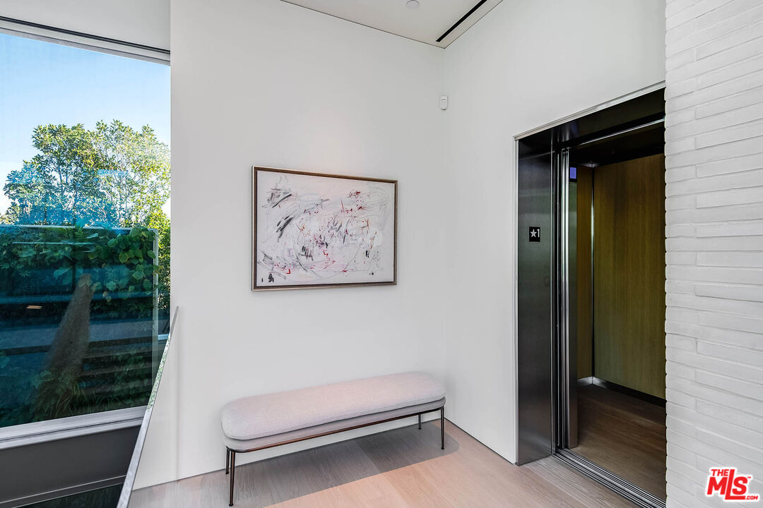 Los Angeles, California, 90069, United States, 7 Bedrooms Bedrooms, ,9 BathroomsBathrooms,Residential,For Sale,1925200