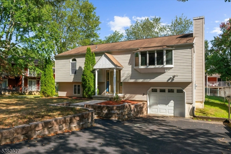 Hackettstown Town, New Jersey, 07840, United States, 4 Bedrooms Bedrooms, ,2 BathroomsBathrooms,Residential,For Sale,1940859