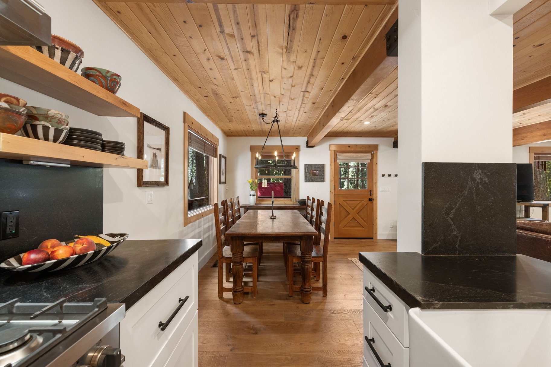  Rare Donner Tract home with private beach and pier access. - 物件實景