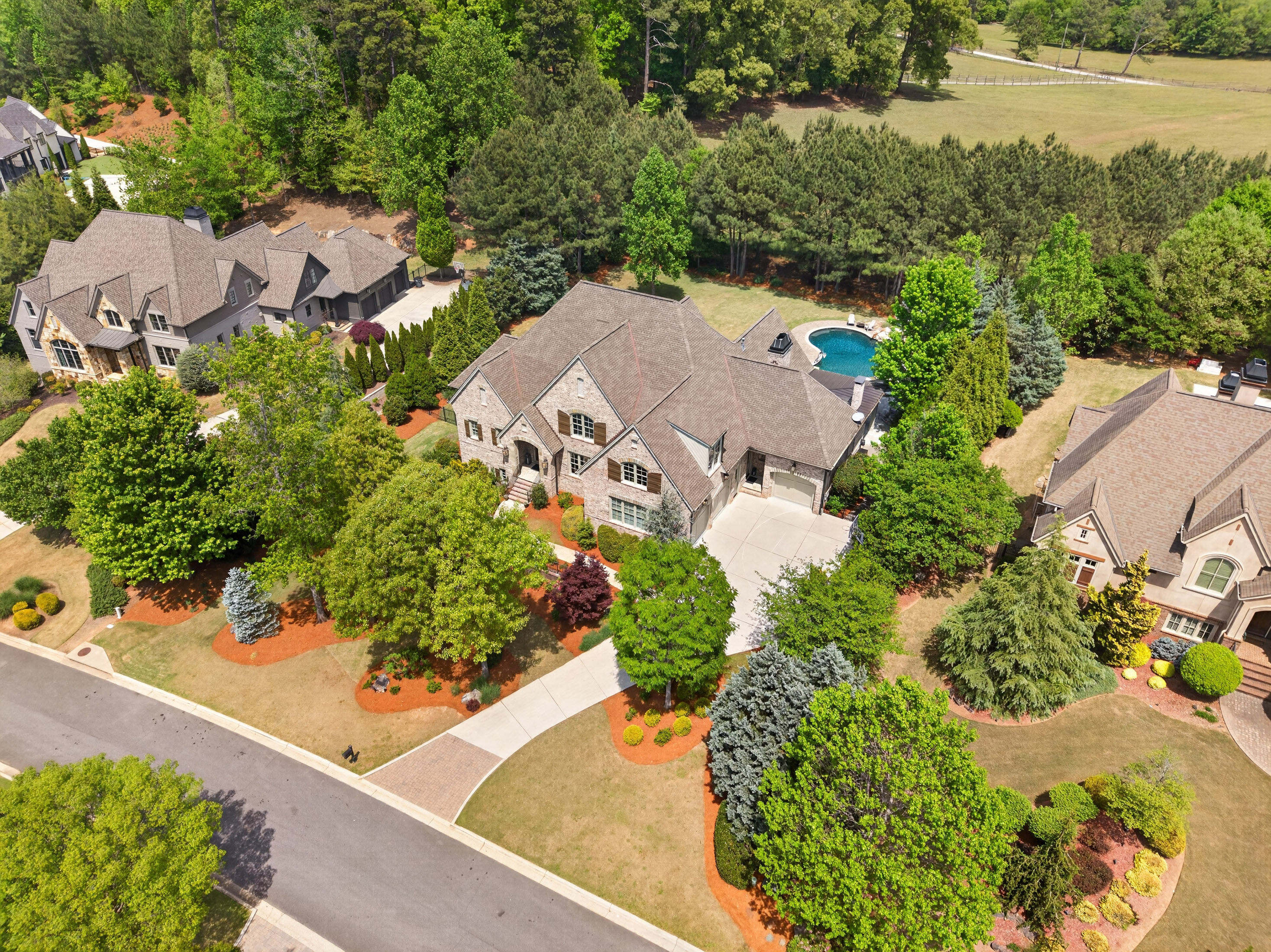  Experience Luxury in One of Georgia’s Most Prestigious Gated Golf Communities - 物件實景