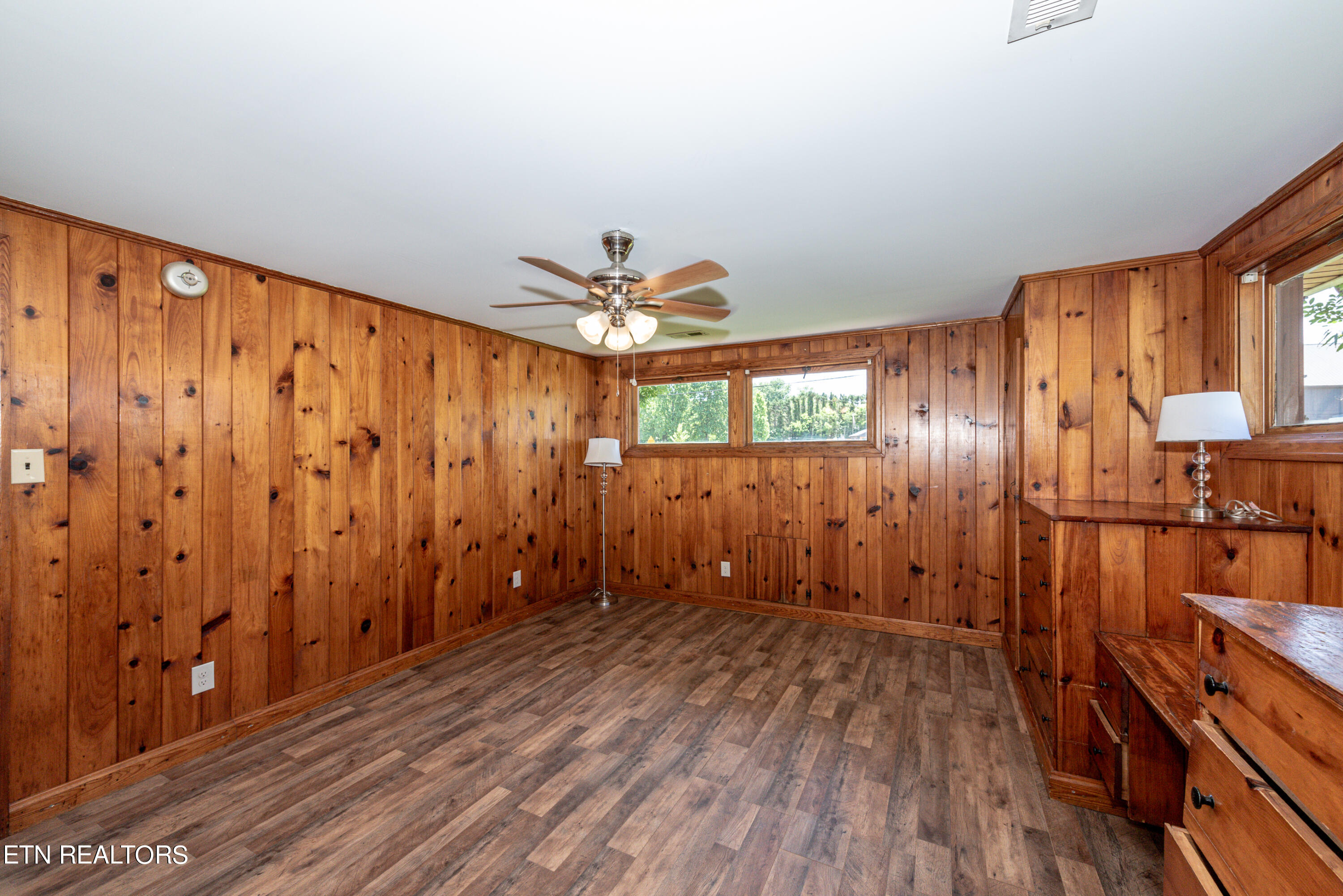 Townsend, Tennessee, 37882, United States, 3 Bedrooms Bedrooms, ,2 BathroomsBathrooms,Residential,For Sale,1984041