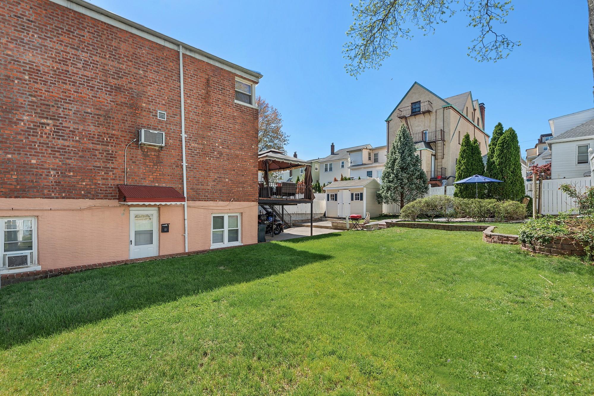 Yonkers, New York, 10704, United States, 3 Bedrooms Bedrooms, ,3 BathroomsBathrooms,Residential,For Sale,1796688