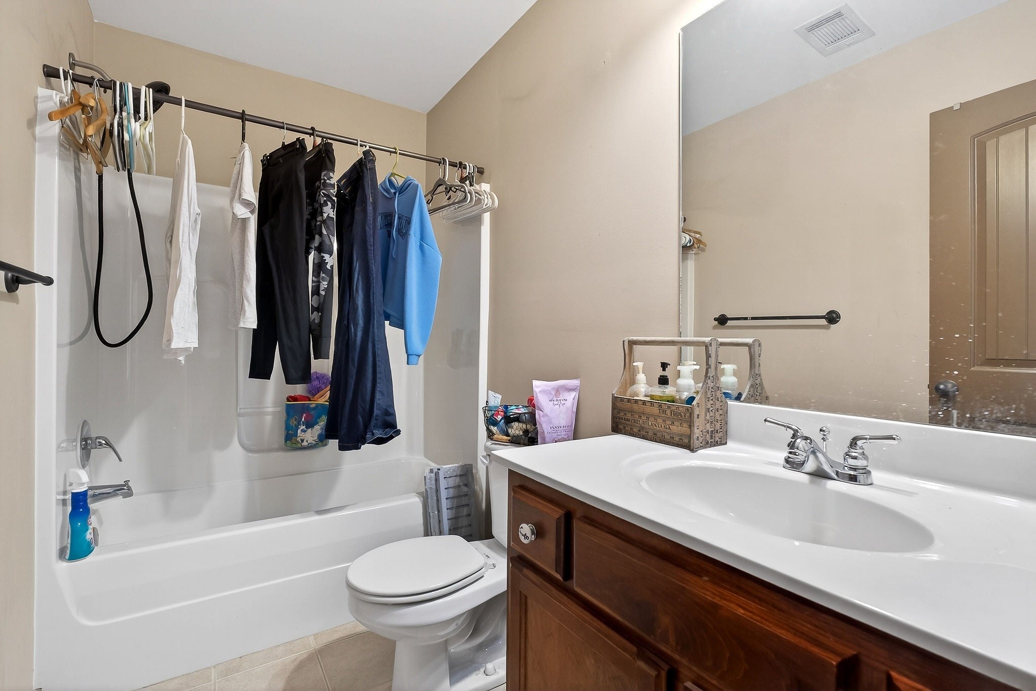 Smithville, Tennessee, 37166, United States, 4 Bedrooms Bedrooms, ,3 BathroomsBathrooms,Residential,For Sale,2008233