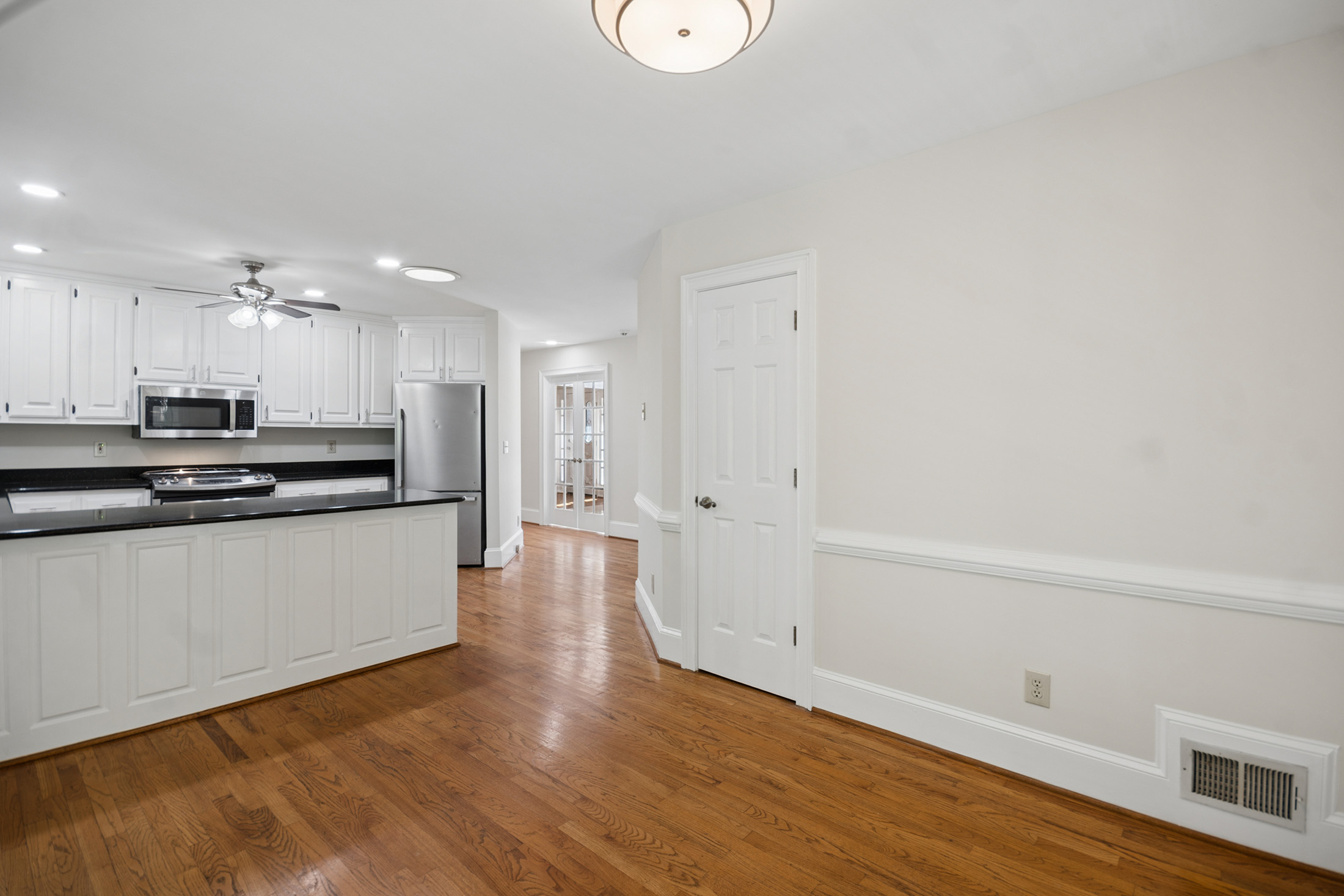  Beautifully Refreshed Ranch Nestled on an Expansive Cul-de-sac Lot - 物件實景
