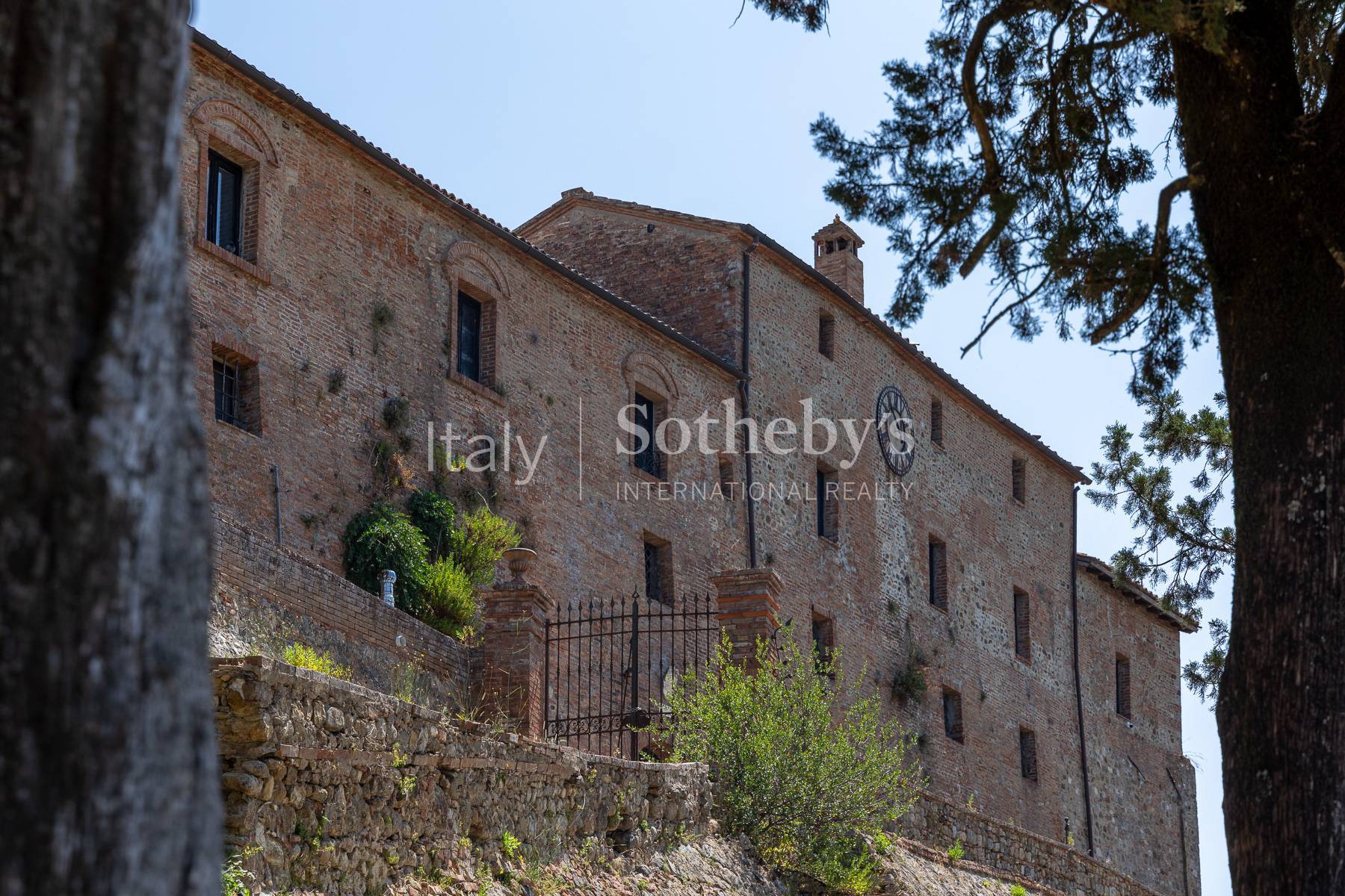  Castle with Approved Restoration Project near Montalcino - 物件實景