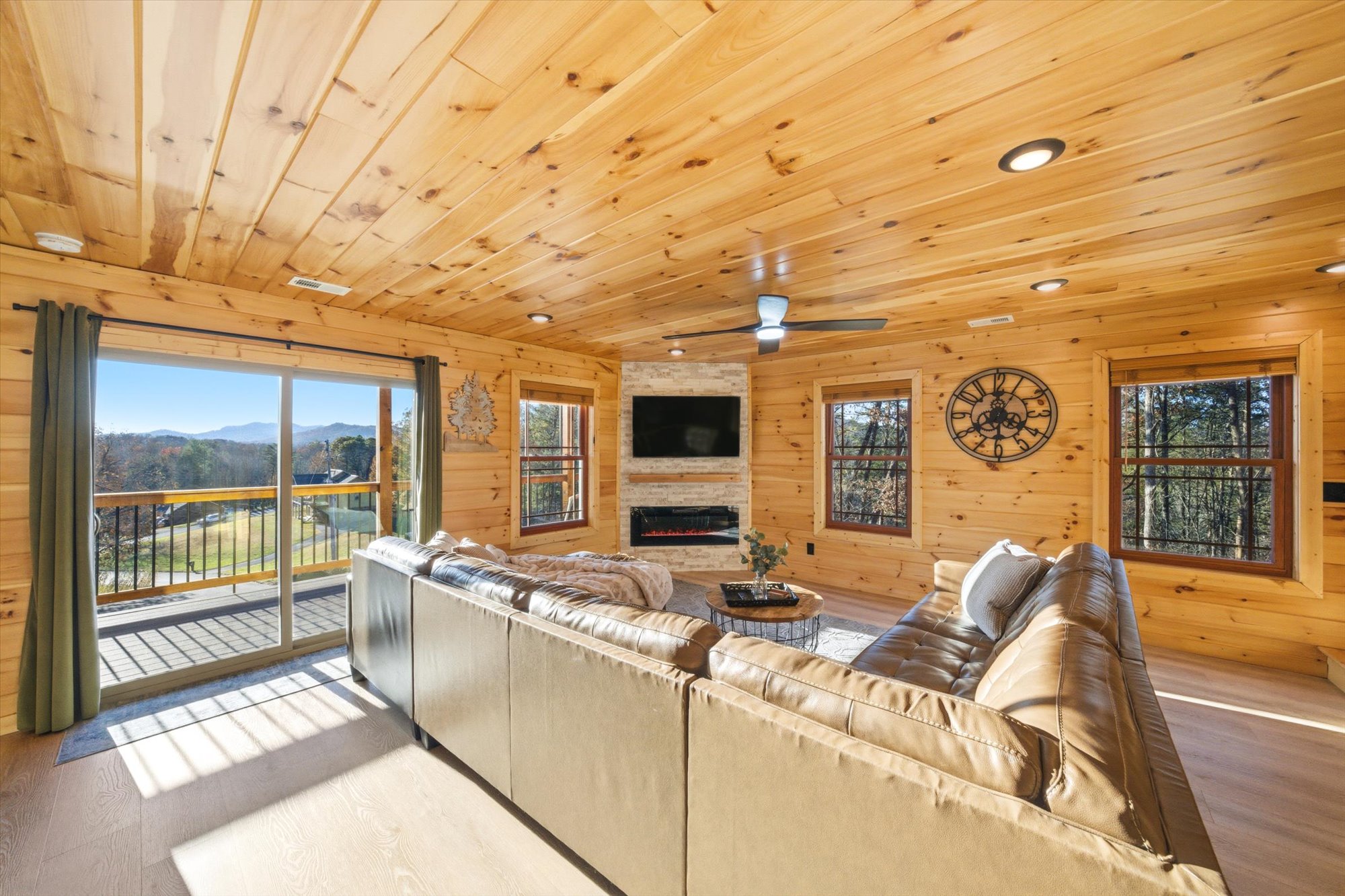 Sevierville, Tennessee, 37862, United States, 2 Bedrooms Bedrooms, ,2 BathroomsBathrooms,Residential,For Sale,1992770