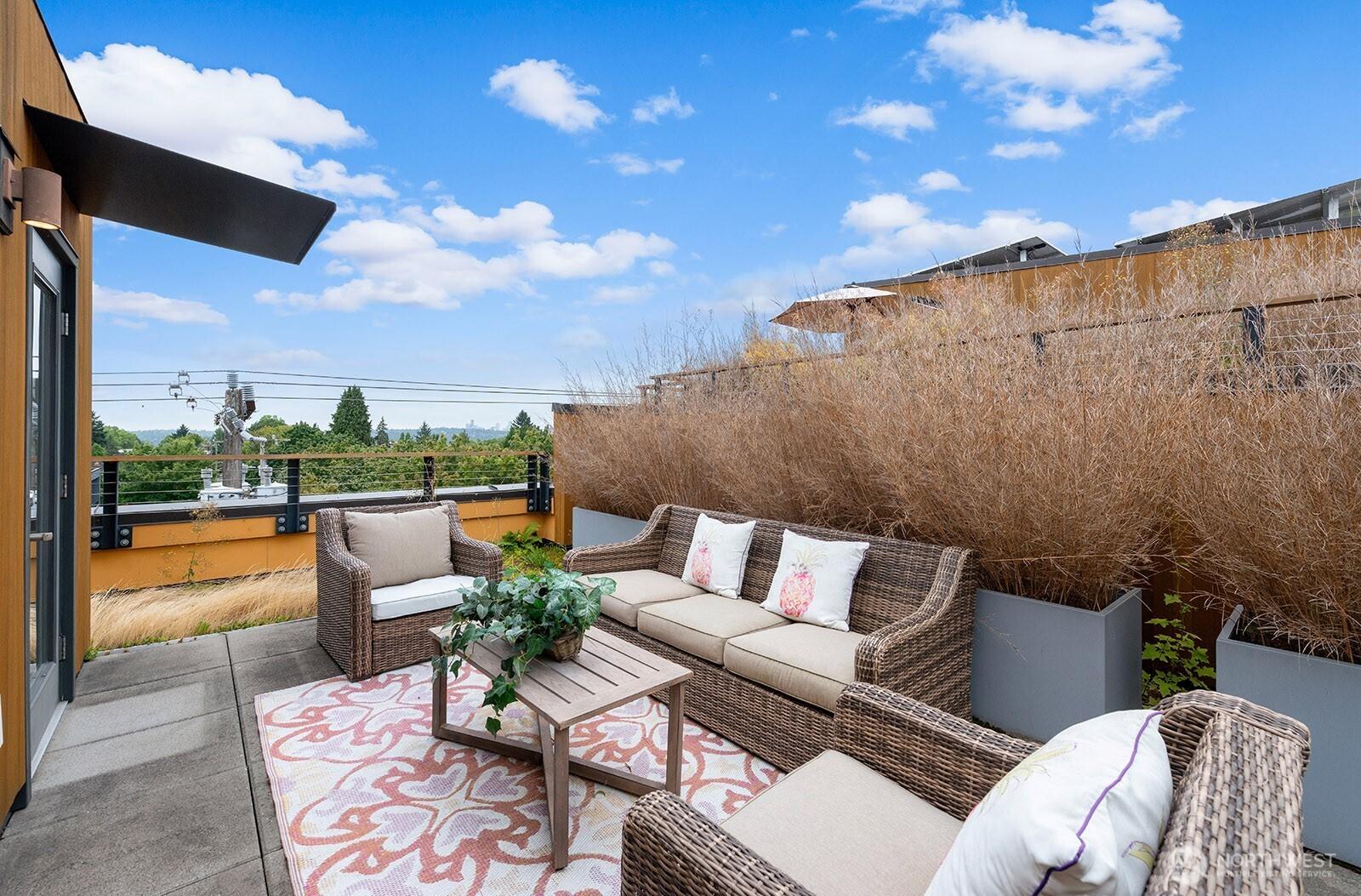 SEATTLE, Washington, 98115, United States, 2 Bedrooms Bedrooms, ,3 BathroomsBathrooms,Residential,For Sale,1918220