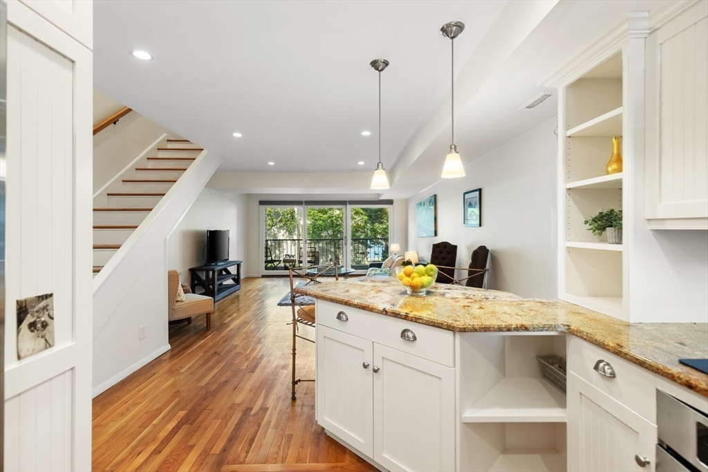 Marblehead, Massachusetts, 01945, United States, 2 Bedrooms Bedrooms, ,2 BathroomsBathrooms,Residential,For Sale,1895462
