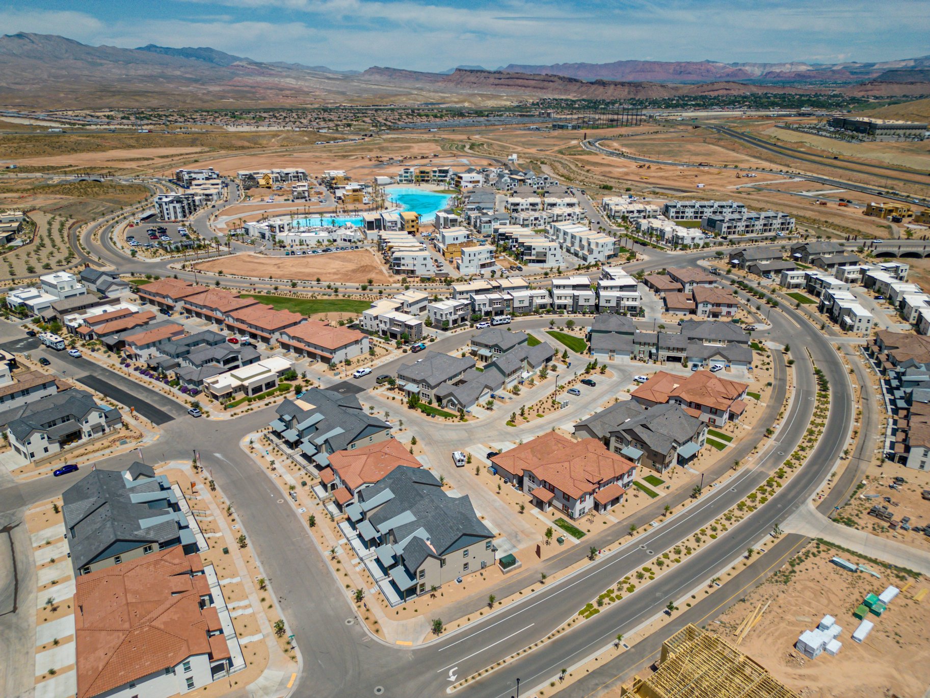  Move-in ready. Desert Color - Furnished 3 bed townhome - 物件實景