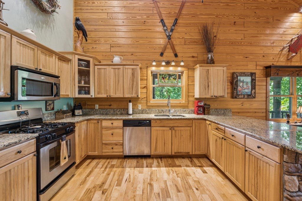 Morganton, Georgia, 30560, United States, 3 Bedrooms Bedrooms, ,3 BathroomsBathrooms,Residential,For Sale,1905378