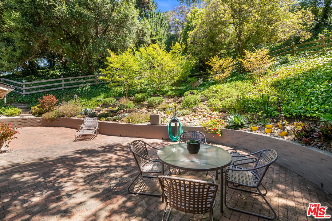 Los Angeles, California, 90049, United States, 4 Bedrooms Bedrooms, ,3 BathroomsBathrooms,Residential,For Sale,1805852