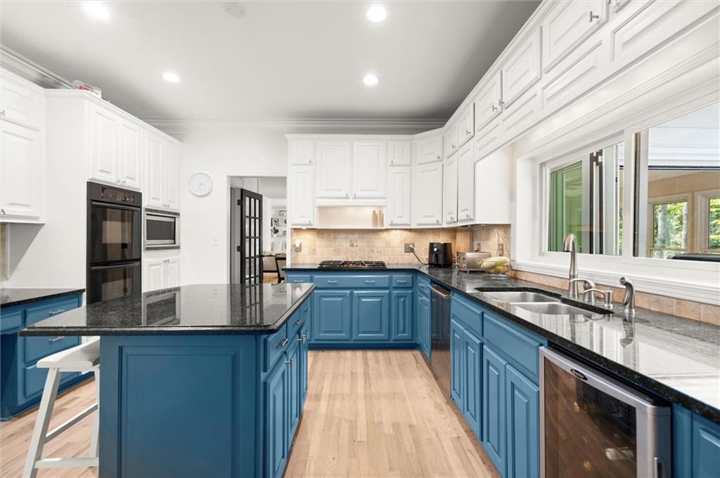Roswell, Georgia, 30075, United States, 5 Bedrooms Bedrooms, ,5 BathroomsBathrooms,Residential,For Sale,1903038