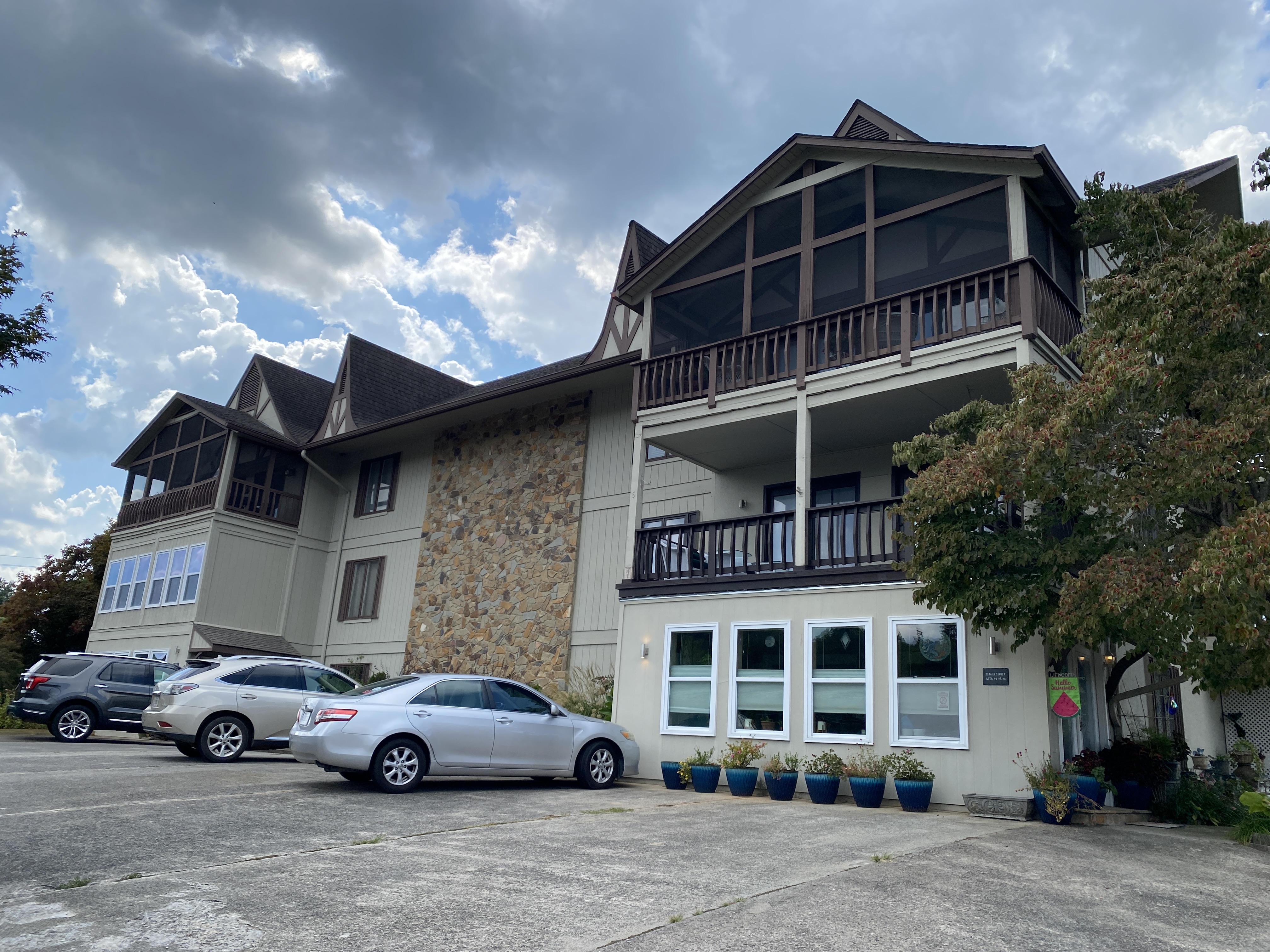 Mill St, Clayton, GA 30525