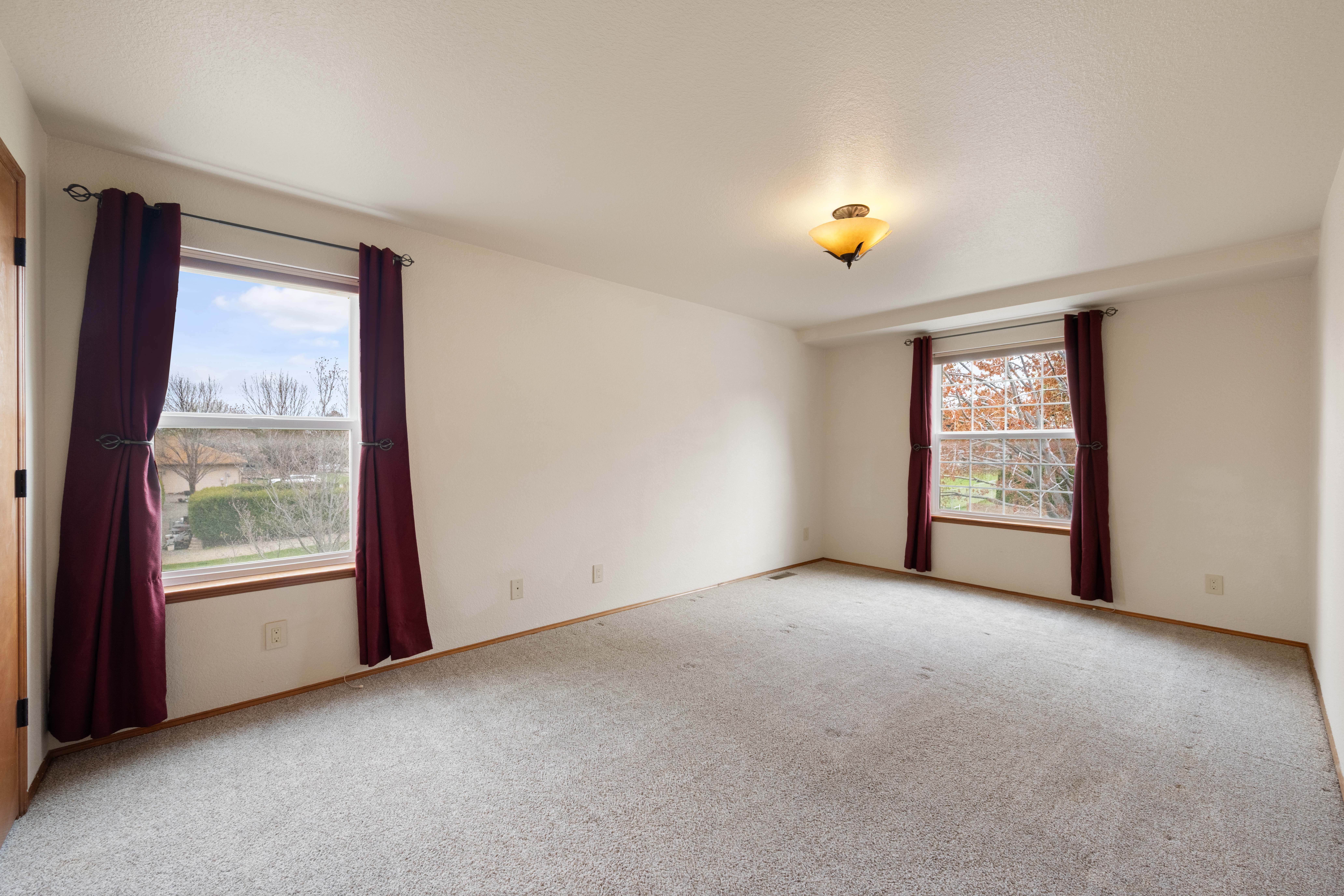  This Property Offers Flexibility for a Variety of Lifestyles - 物件實景