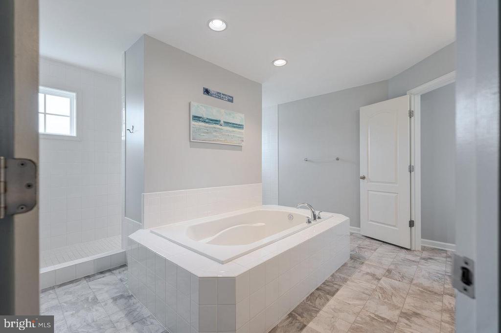 Charles Town, West Virginia, 25414, United States, 4 Bedrooms Bedrooms, ,5 BathroomsBathrooms,Residential,For Sale,1965453