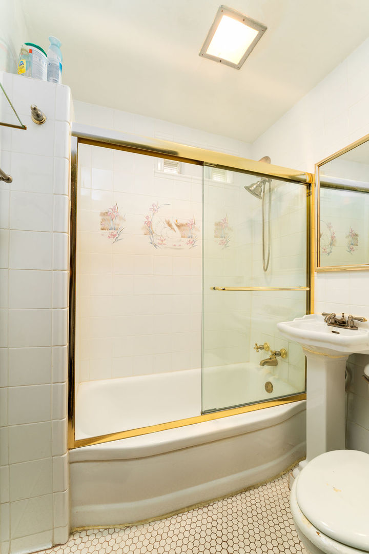 Chicago, Illinois, 60613, United States, 5 Bedrooms Bedrooms, ,4 BathroomsBathrooms,Residential,For Sale,1856737