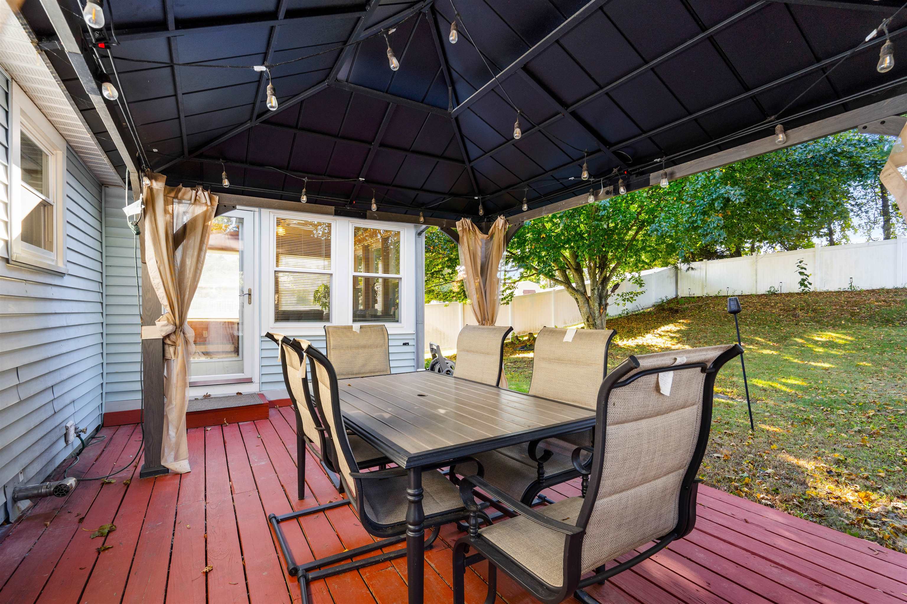 Manchester, New Hampshire, 03103, United States, 3 Bedrooms Bedrooms, ,2 BathroomsBathrooms,Residential,For Sale,1989722