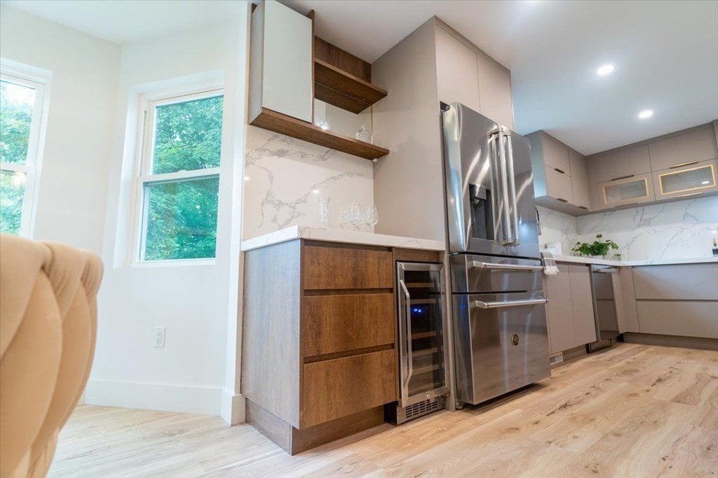Reading, Massachusetts, 01867, United States, 3 Bedrooms Bedrooms, ,3 BathroomsBathrooms,Residential,For Sale,1880816