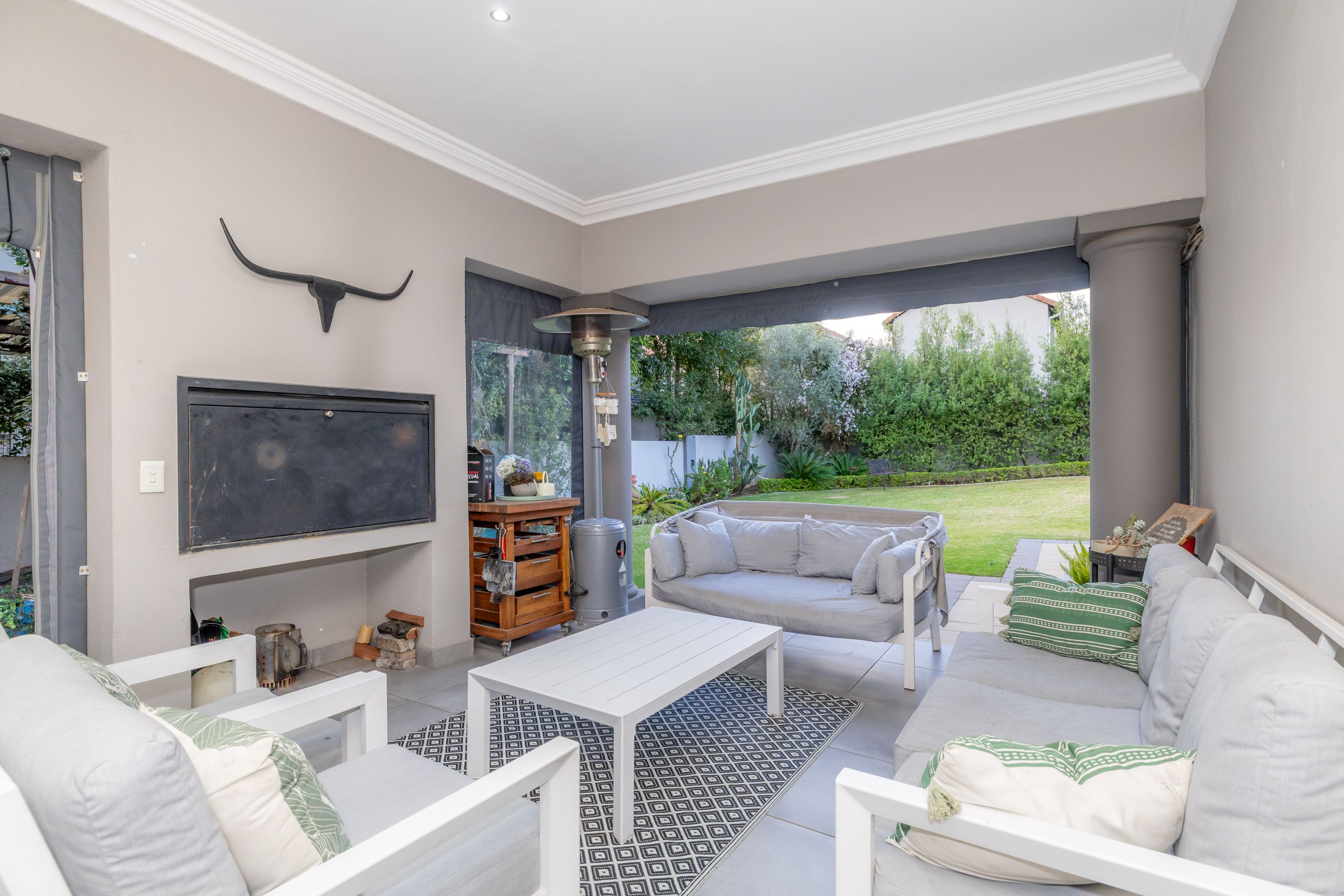  Elegant Family Home in a Secure Golf Estate - 物件實景