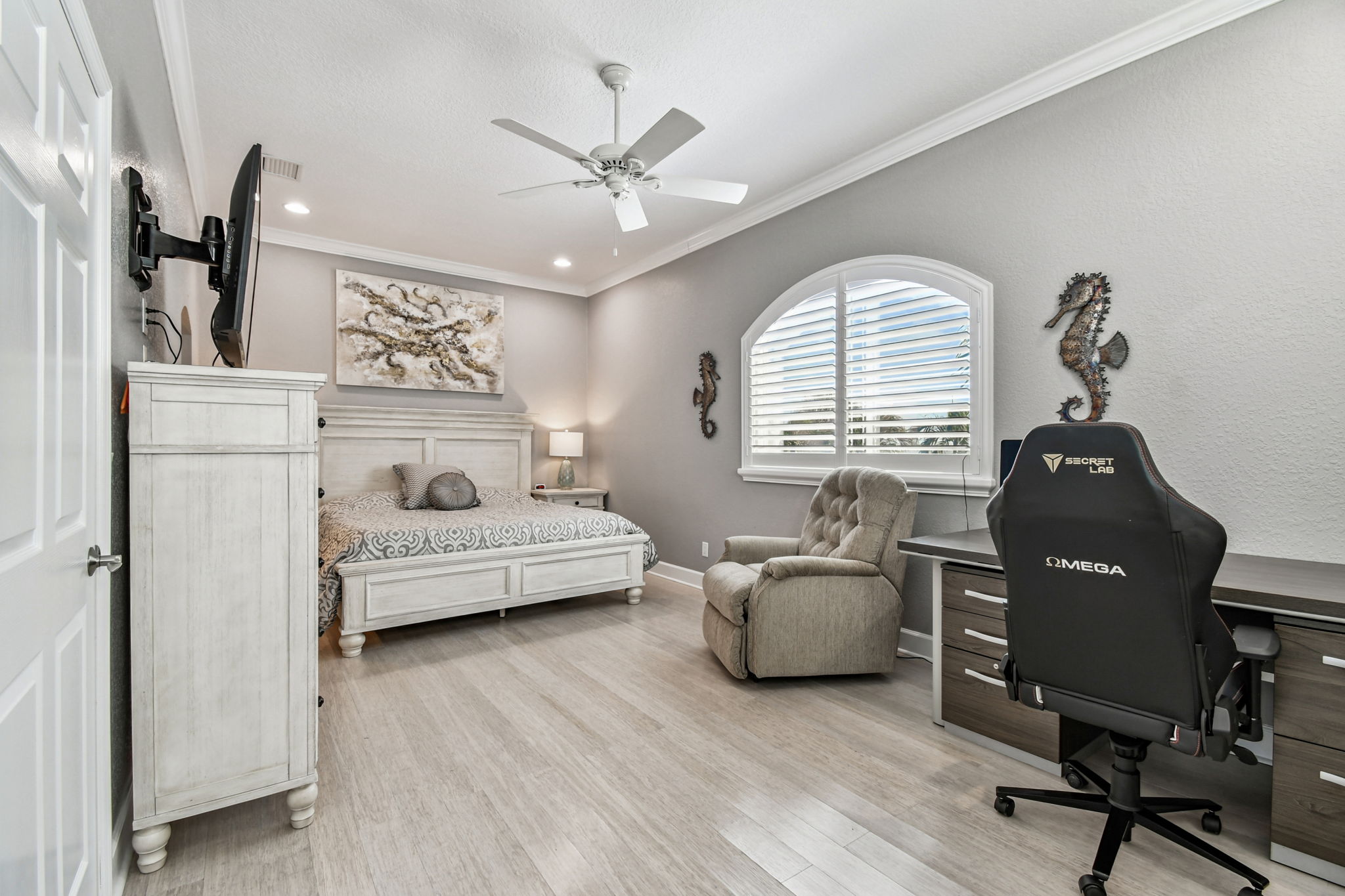 Madeira Beach, Florida, 33708, United States, 6 Bedrooms Bedrooms, ,6 BathroomsBathrooms,Residential,For Sale,1975666