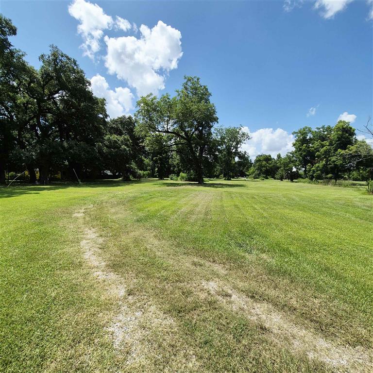 Sara St, Sulphur, LA 70663