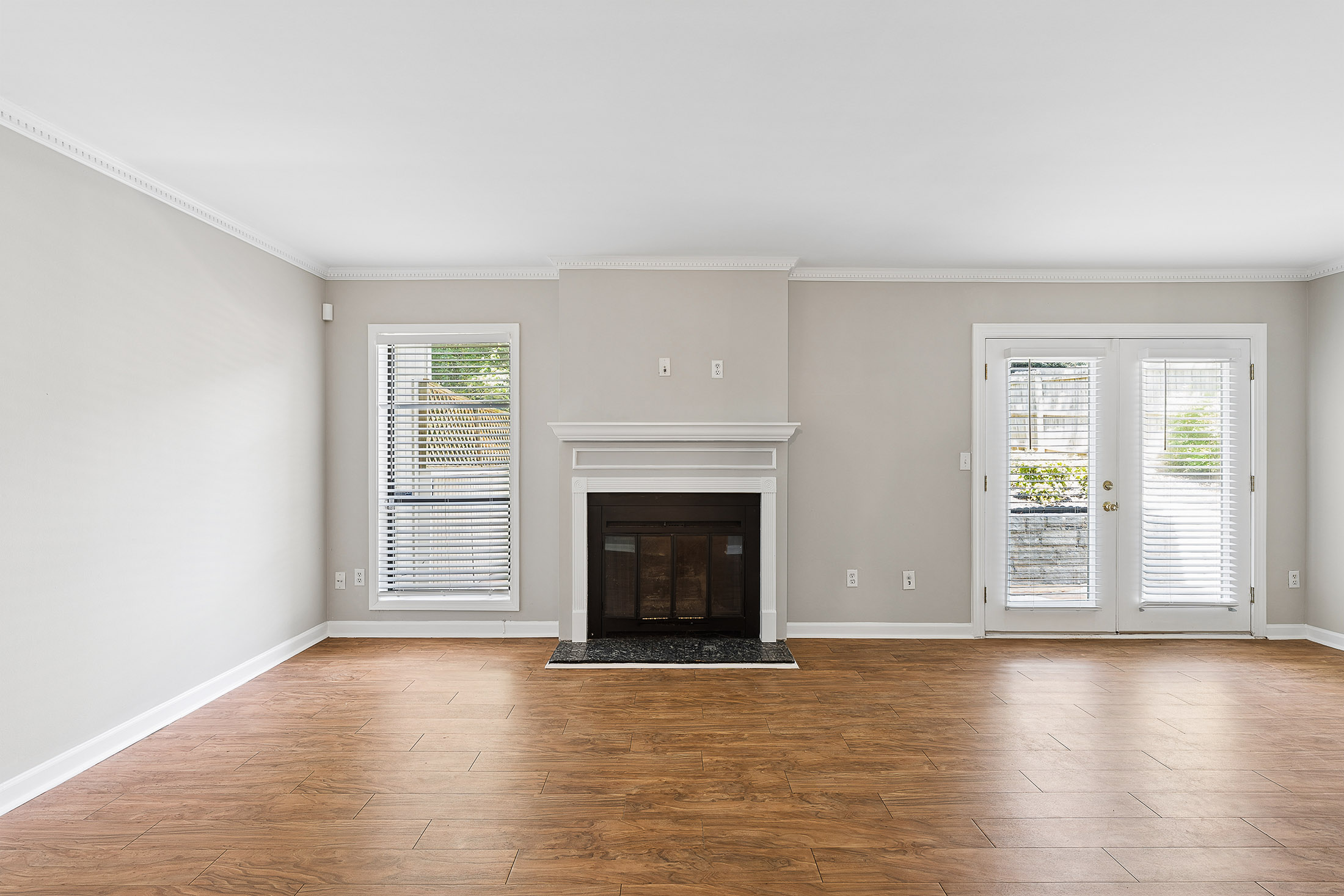  Beautifully Updated Fee Simple Townhome in an Exceptional Brookhaven Location - 物件實景