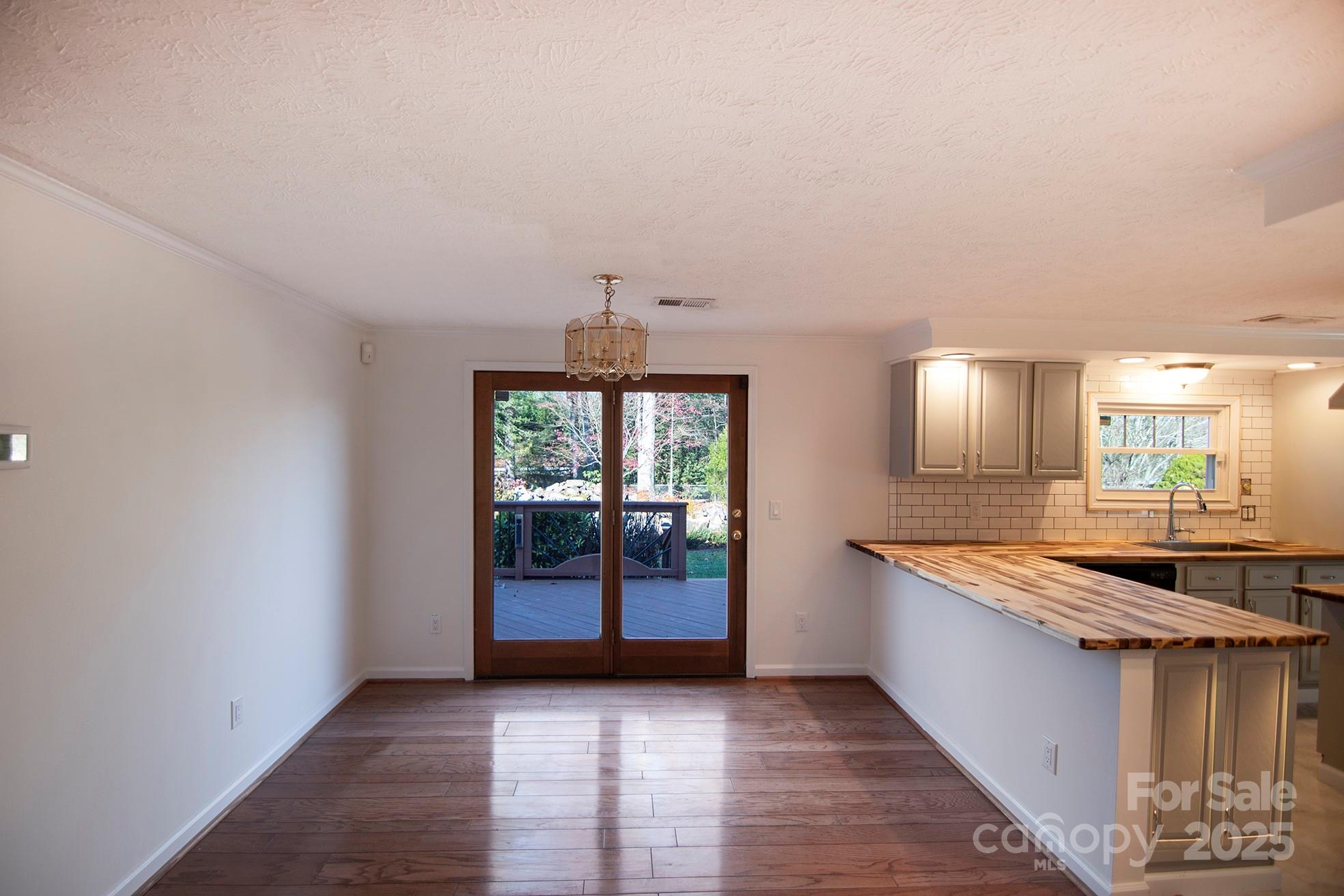 Hendersonville, North Carolina, 28792, United States, 3 Bedrooms Bedrooms, ,3 BathroomsBathrooms,Residential,For Sale,1976526