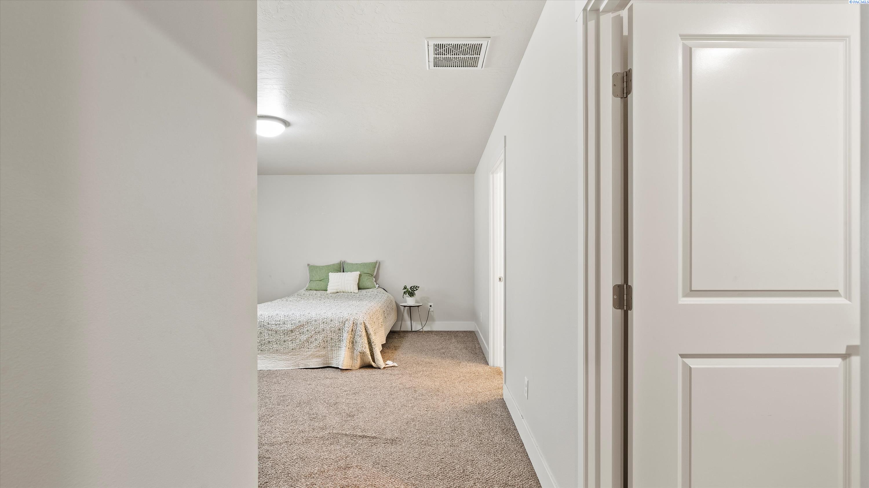 Kennewick, Washington, 99338, United States, 4 Bedrooms Bedrooms, ,1 BathroomBathrooms,Residential,For Sale,1918004