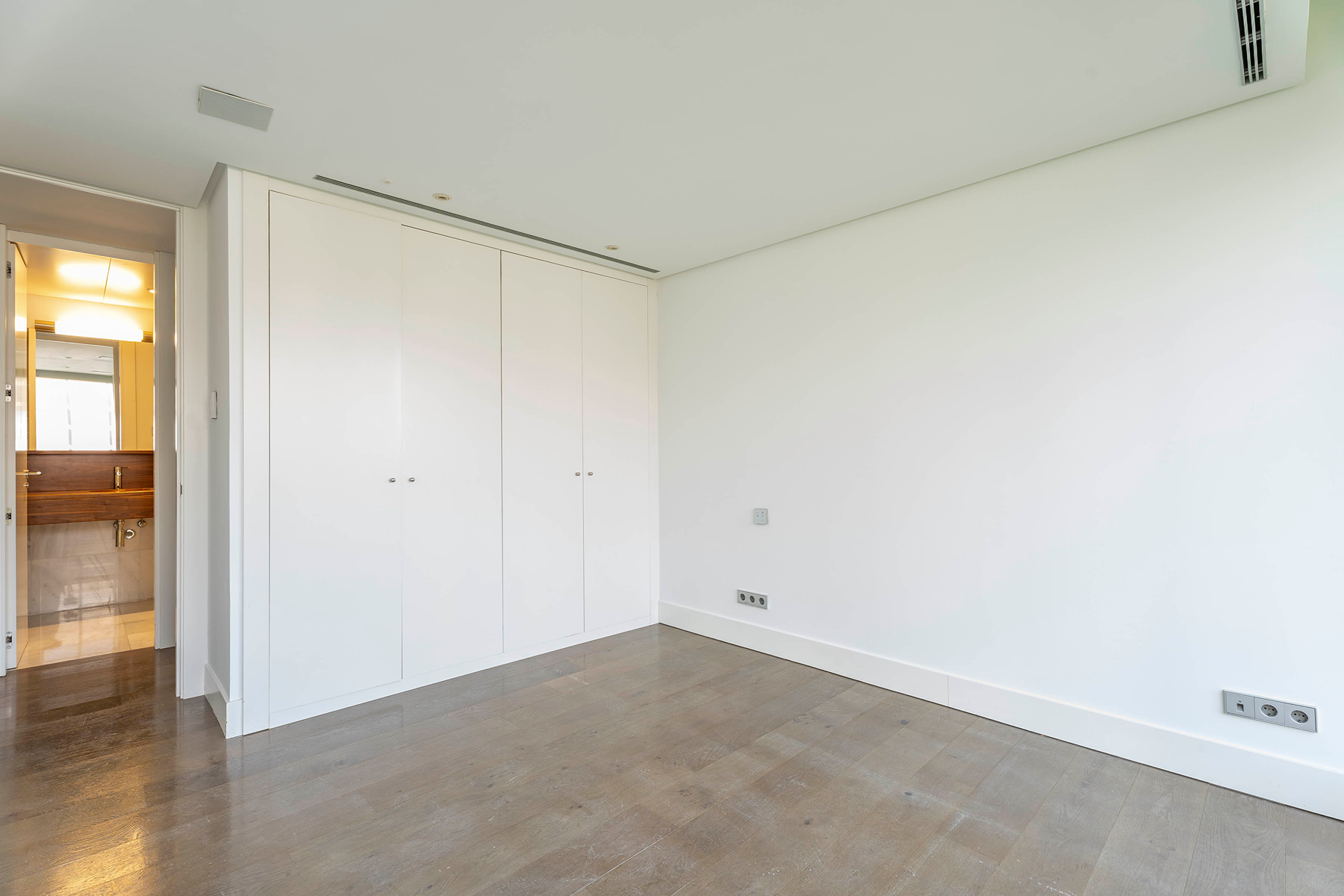  Modern Townhouse in Hortaleza, Madrid with Pool and Garden - 物件實景
