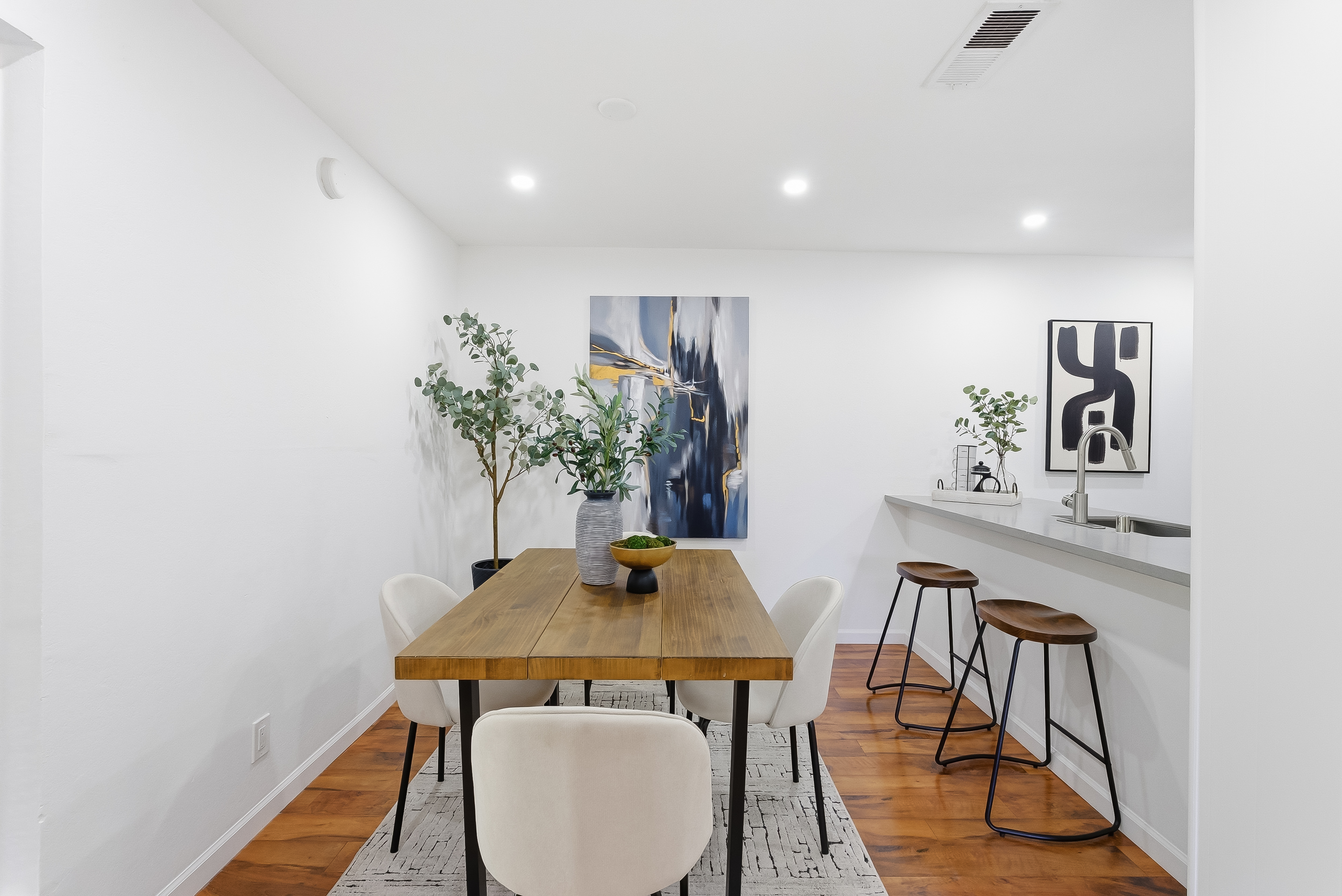  Rare One-Story End Unit Condo - 物件實景