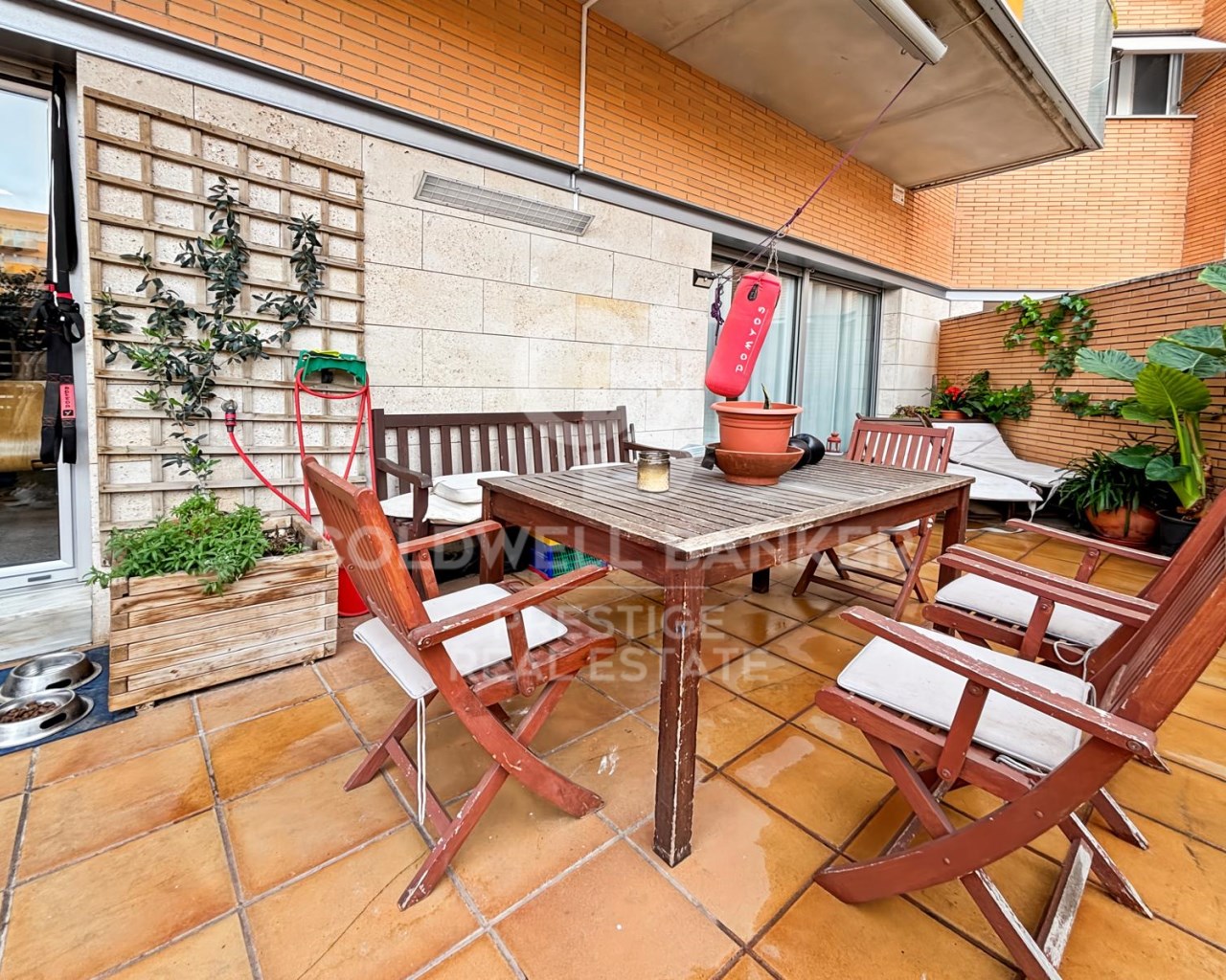Barcelona, Catalonia, ES, 4 Bedrooms Bedrooms, ,2 BathroomsBathrooms,Residential,For Sale,1759816