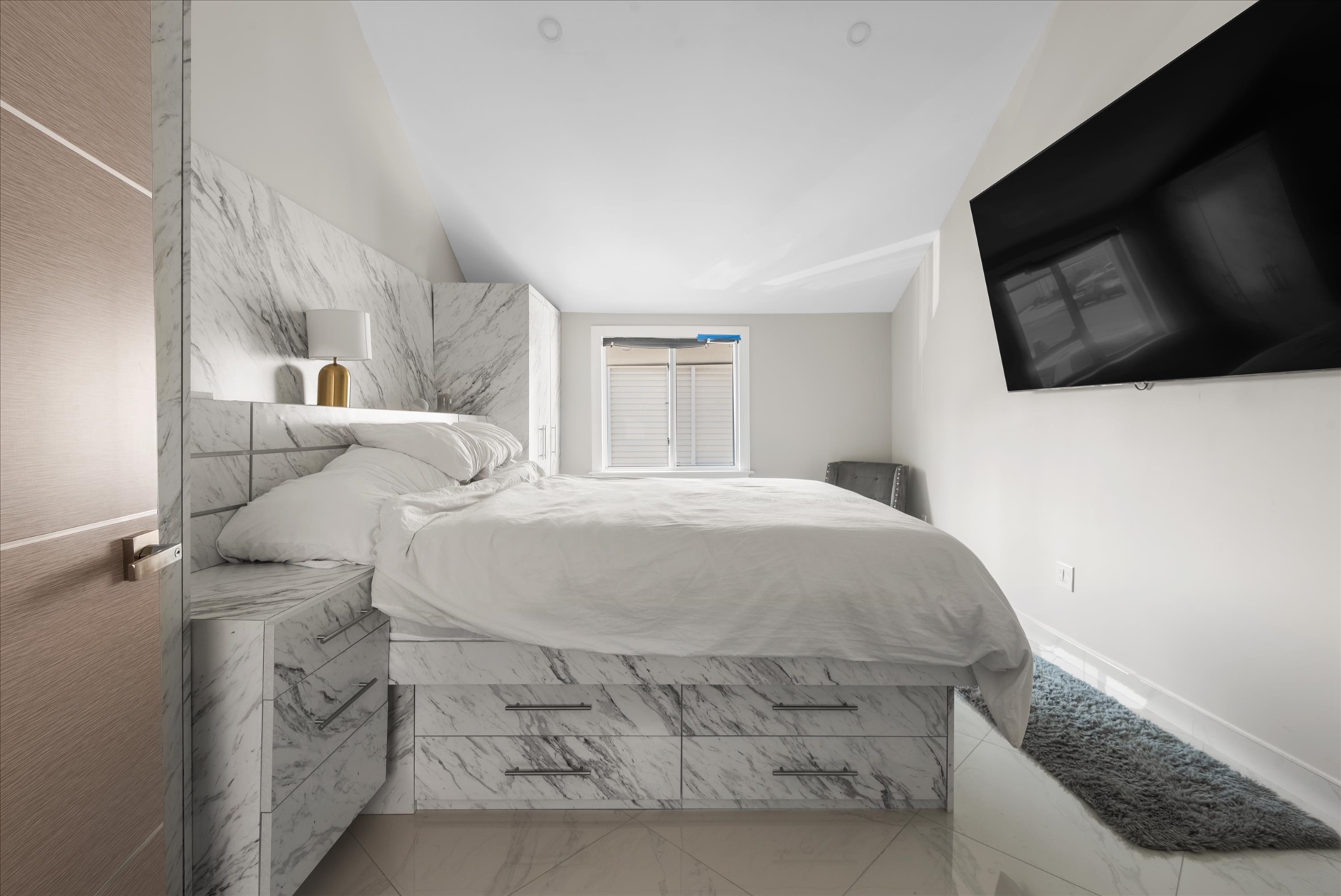 Howard Beach, New York, 11414, United States, 5 Bedrooms Bedrooms, ,2 BathroomsBathrooms,Residential,For Sale,2049449