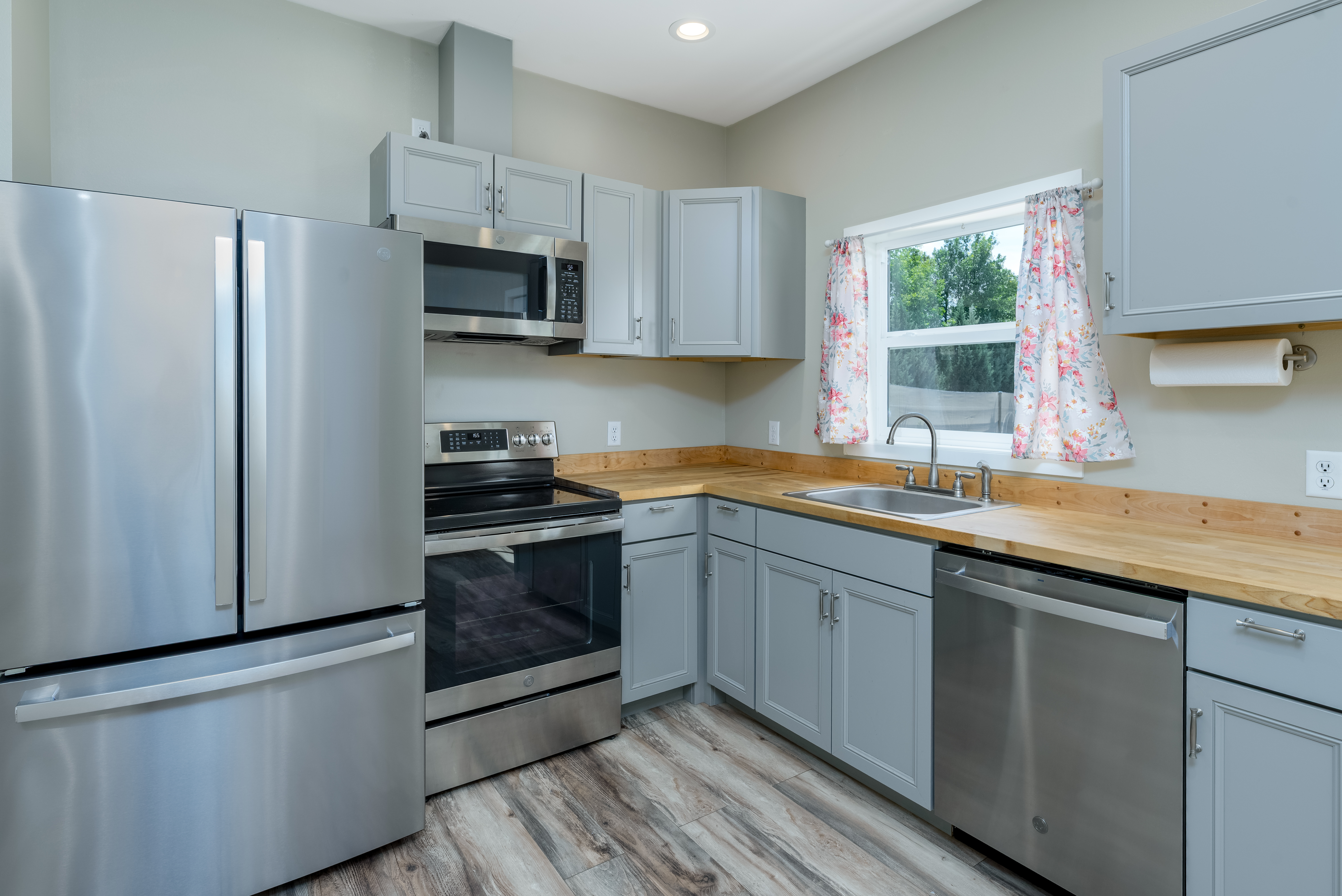 Moses Lake, Washington, 98837, United States, 3 Bedrooms Bedrooms, ,3 BathroomsBathrooms,Residential,For Sale,1980508