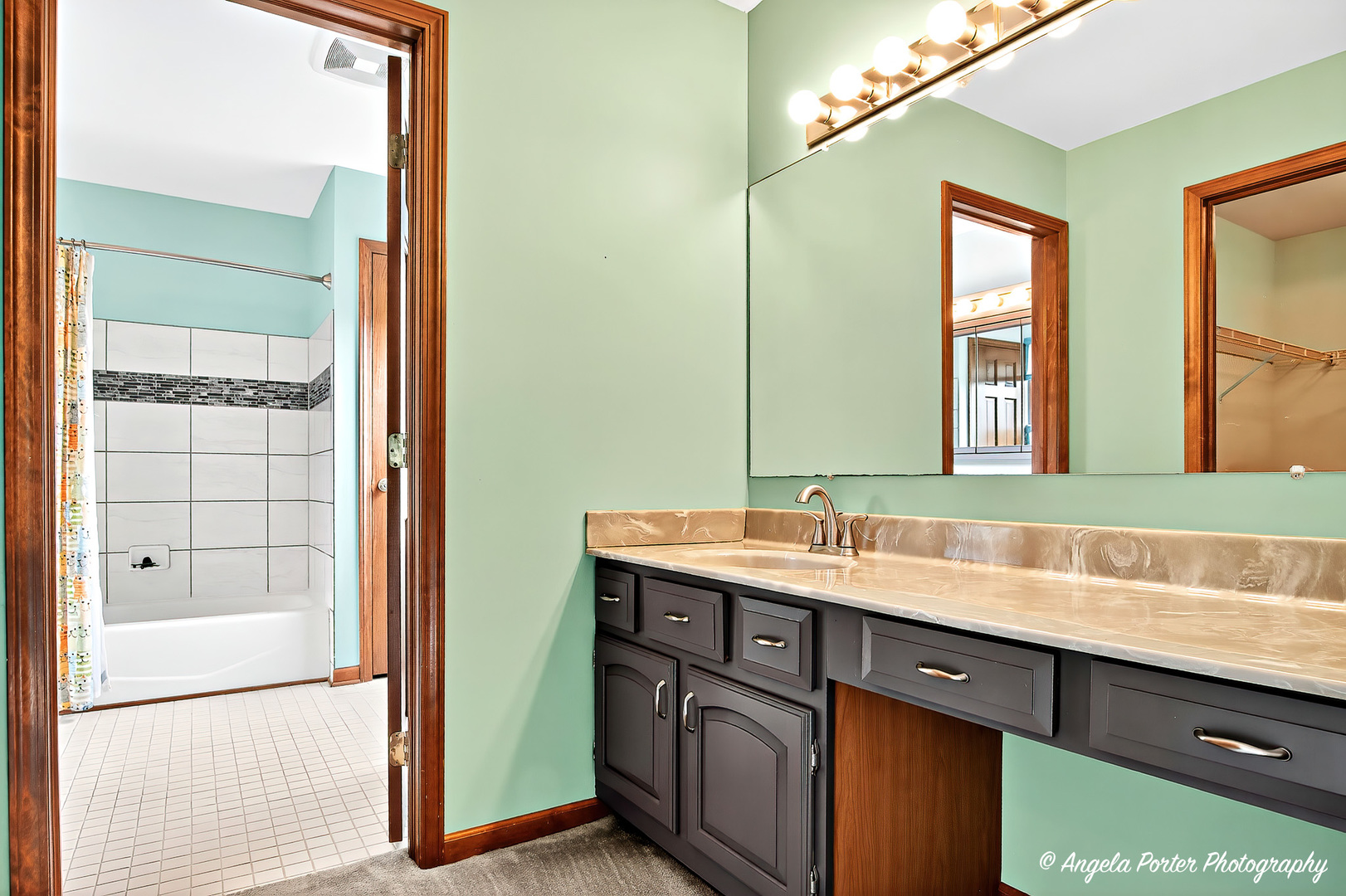 Crystal Lake, Illinois, 60012, United States, 4 Bedrooms Bedrooms, ,3 BathroomsBathrooms,Residential,For Sale,1982844