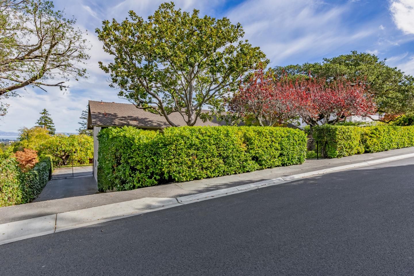 Hillsborough, California, 94010, United States, 3 Bedrooms Bedrooms, ,4 BathroomsBathrooms,Residential,For Sale,1989109