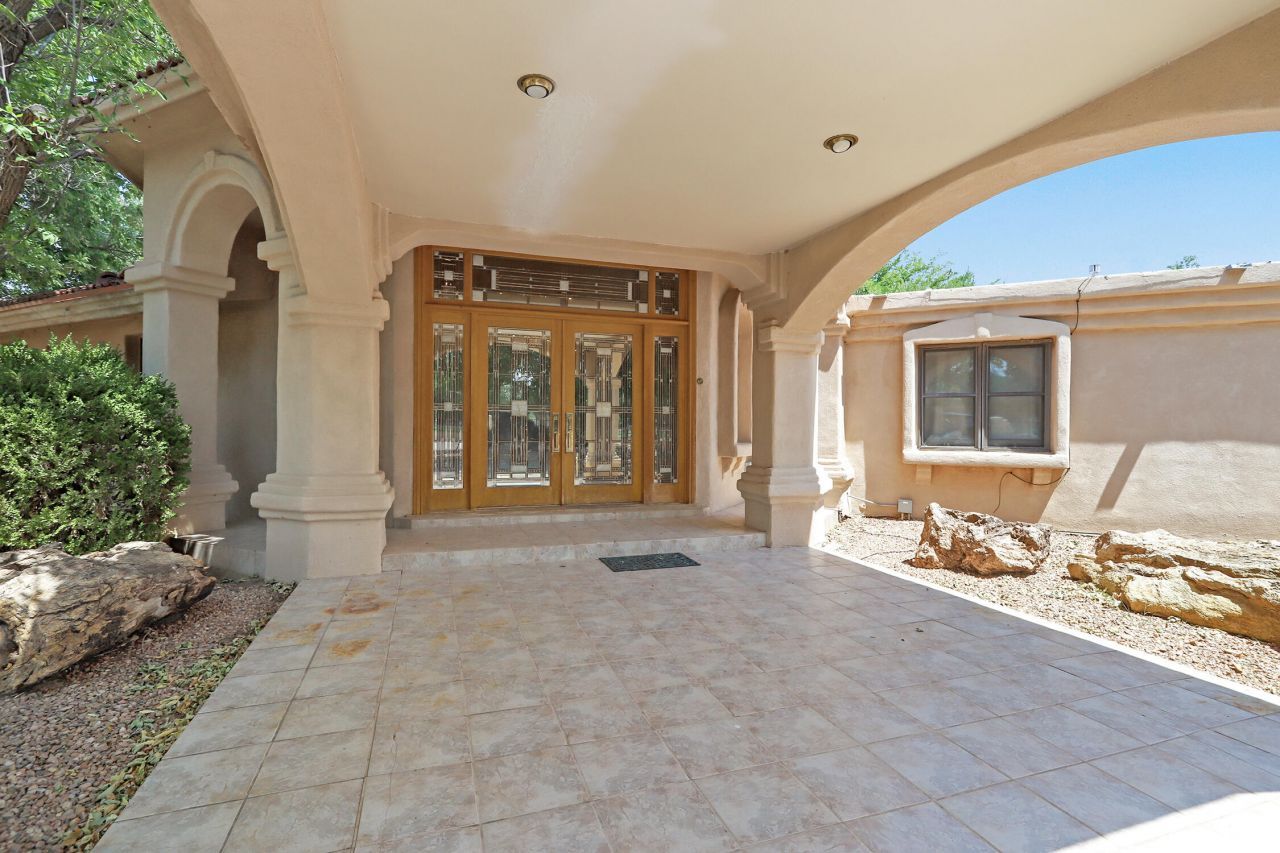 Los Ranchos, New Mexico, 87107, United States, 5 Bedrooms Bedrooms, ,5 BathroomsBathrooms,Residential,For Sale,1900994
