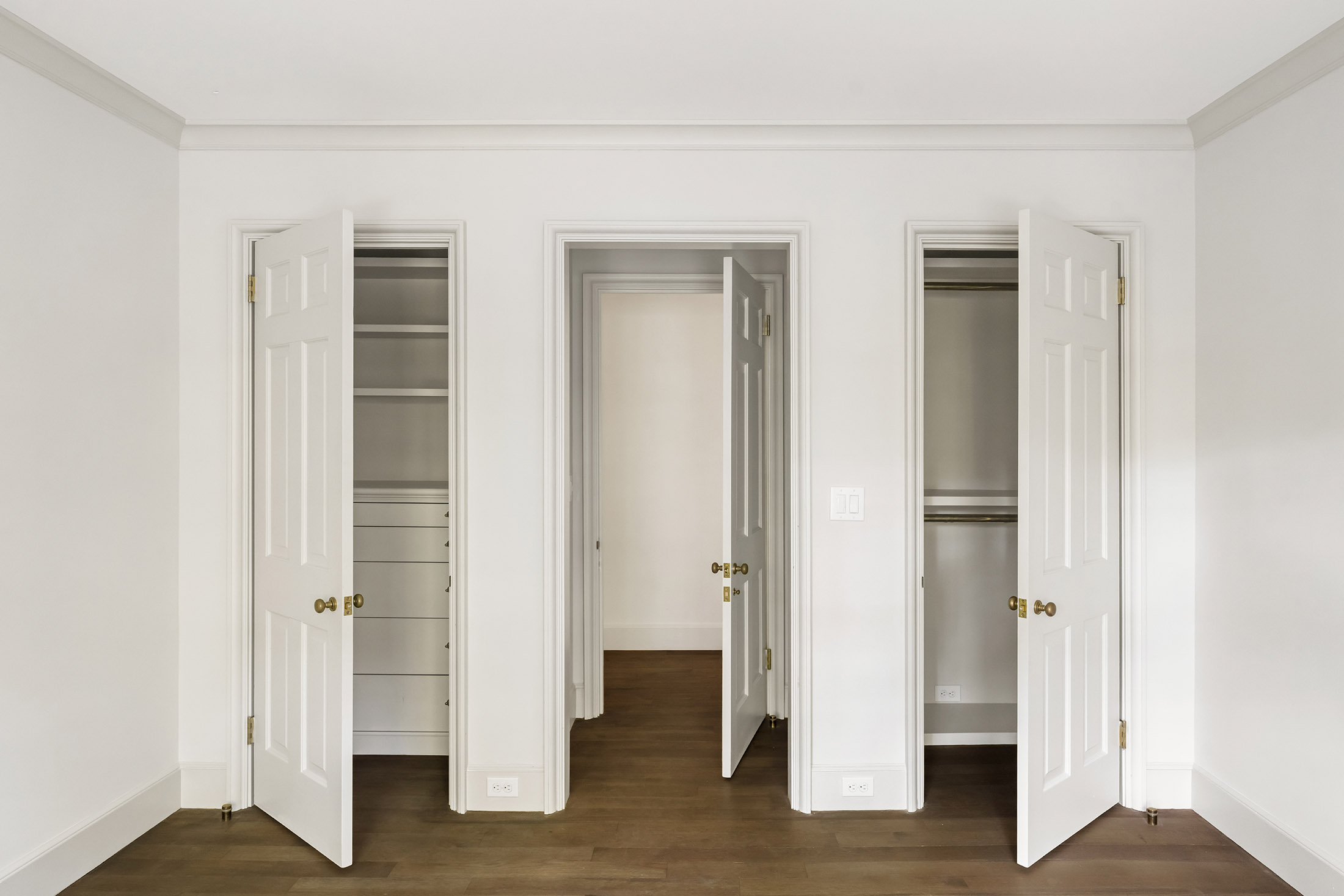  Timeless Architecture and Modern Livability Converge in Tuxedo Park Home - 物件實景