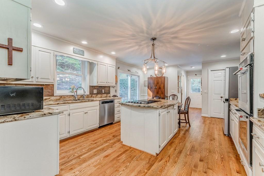 DALTON, Georgia, 30720, United States, 4 Bedrooms Bedrooms, ,4 BathroomsBathrooms,Residential,For Sale,1989438