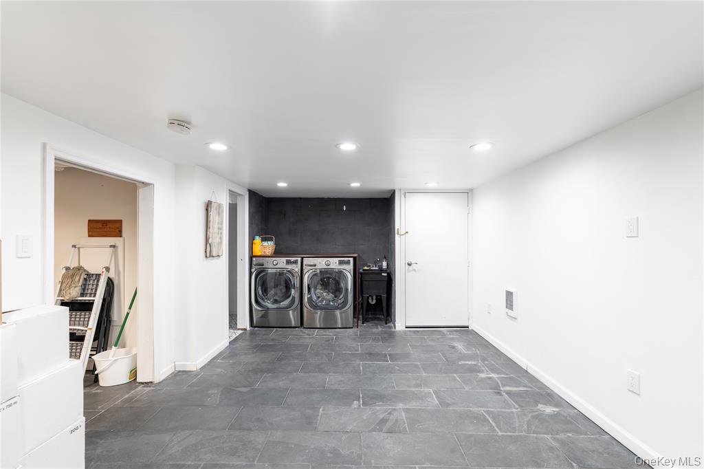 Poughkeepsie, New York, 12601, United States, 4 Bedrooms Bedrooms, ,4 BathroomsBathrooms,Residential,For Sale,2048536