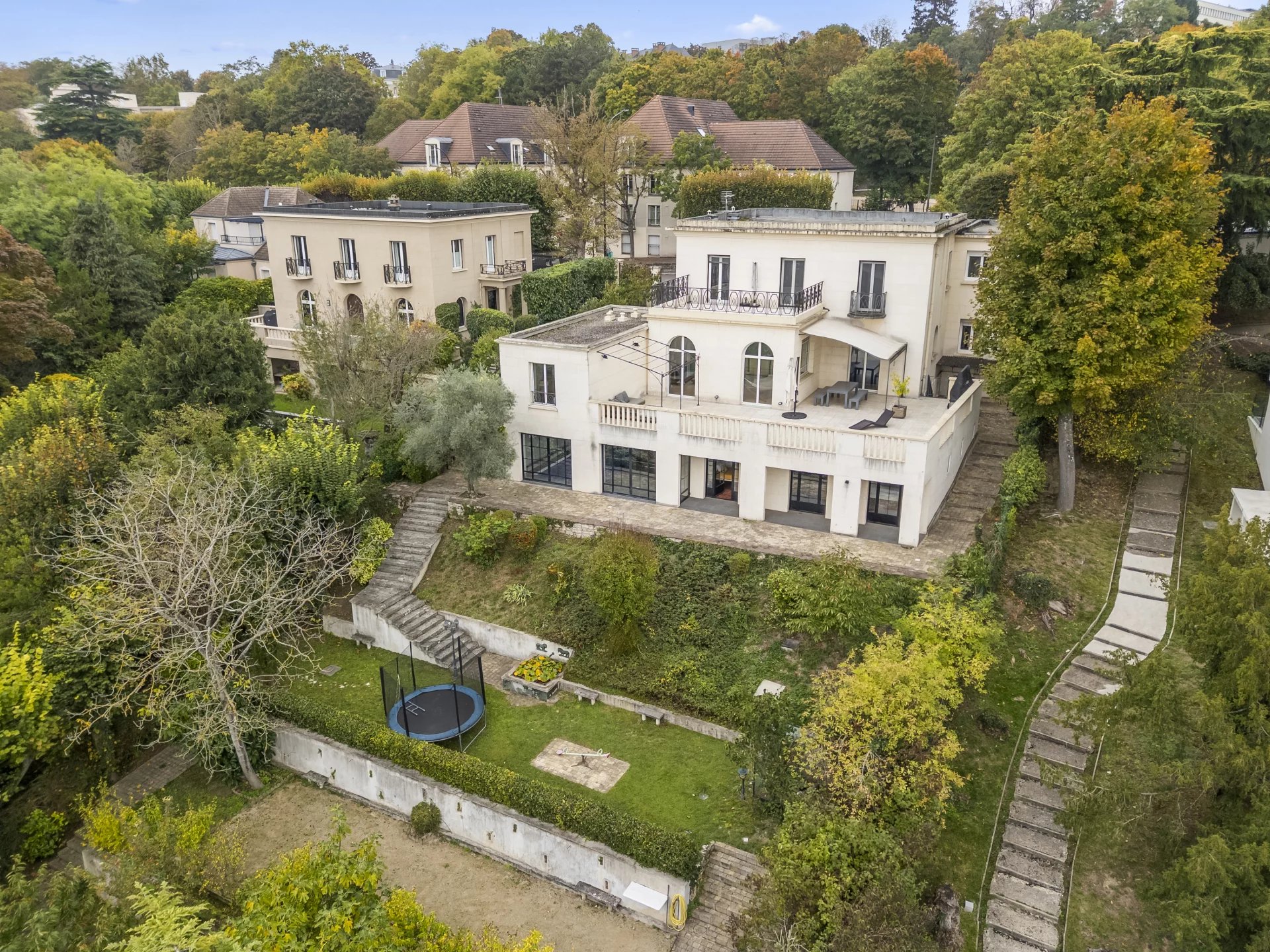 Le Pecq, Île-de-France, 78230, FR, 9 Bedrooms Bedrooms, ,9 BathroomsBathrooms,Residential,For Sale,1994371