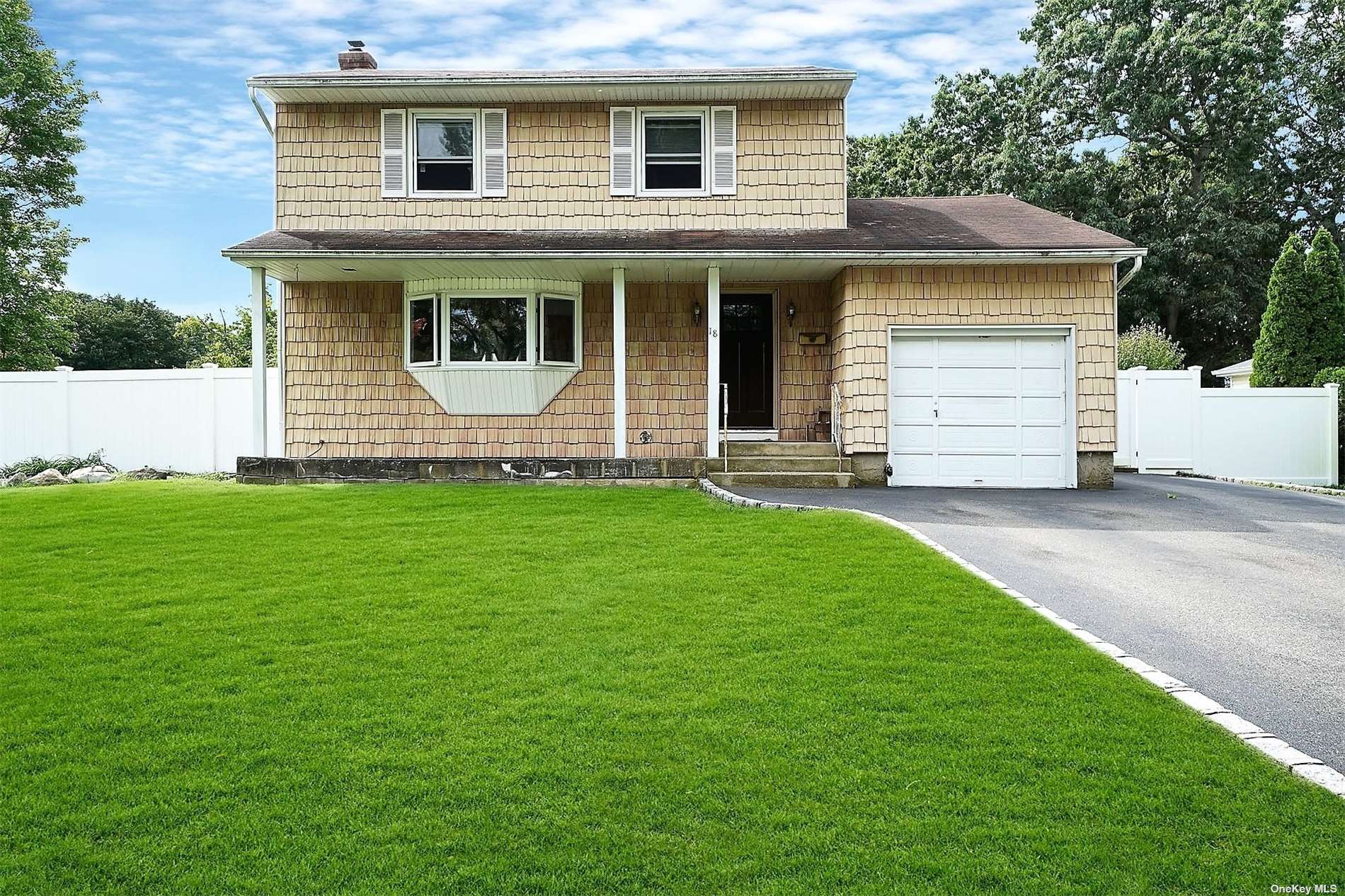 18 Cayuga Place, Commack, New York, 11725, United States, 3 Bedrooms Bedrooms, ,2 BathroomsBathrooms,Residential,For Sale,18 Cayuga Place,1435413