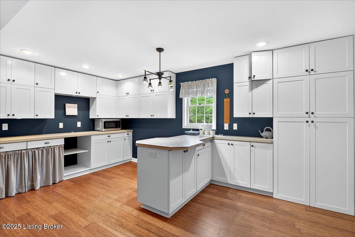 Louisville, Kentucky, 40214, United States, 4 Bedrooms Bedrooms, ,4 BathroomsBathrooms,Residential,For Sale,1911574