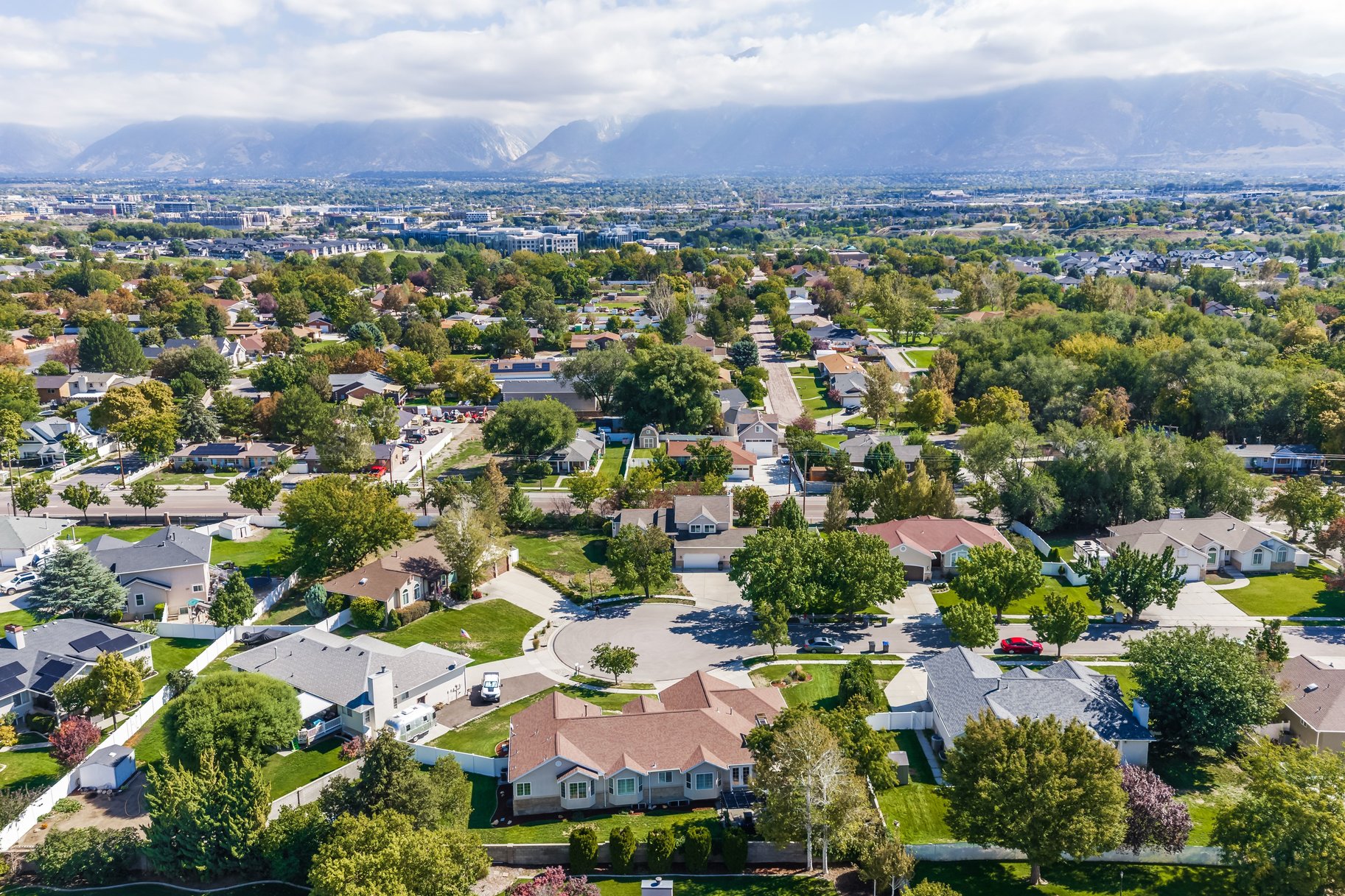  Multigenerational Living in South Jordan: 5 Beds, 2 Kitchens, 0.33-Acre Lot - 物件實景
