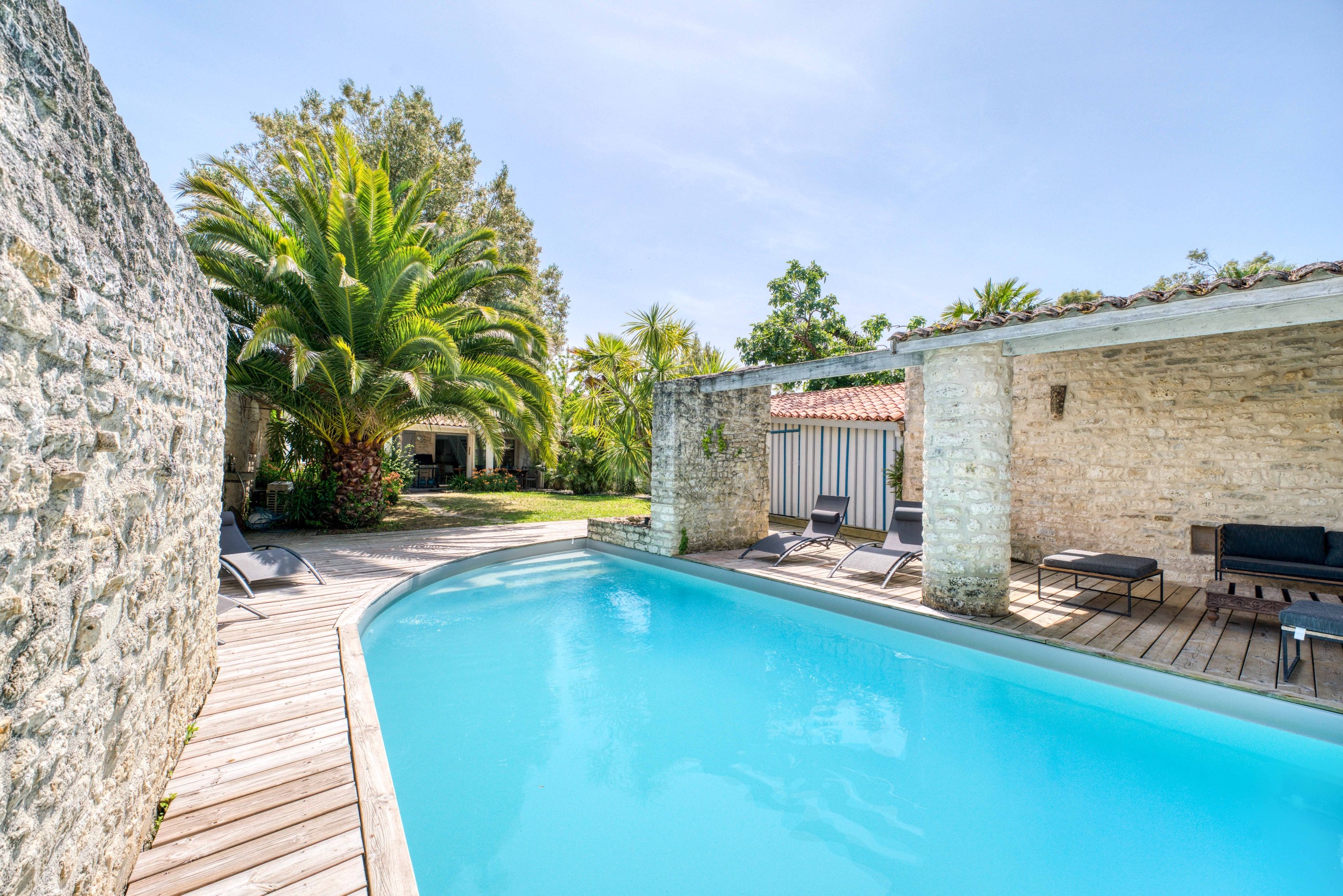  BEAUTIFUL CHARACTER PROPERTY WITH  SWIMMING POOL IN THE HEART OF A VILLAGE ON O… - 物件實景