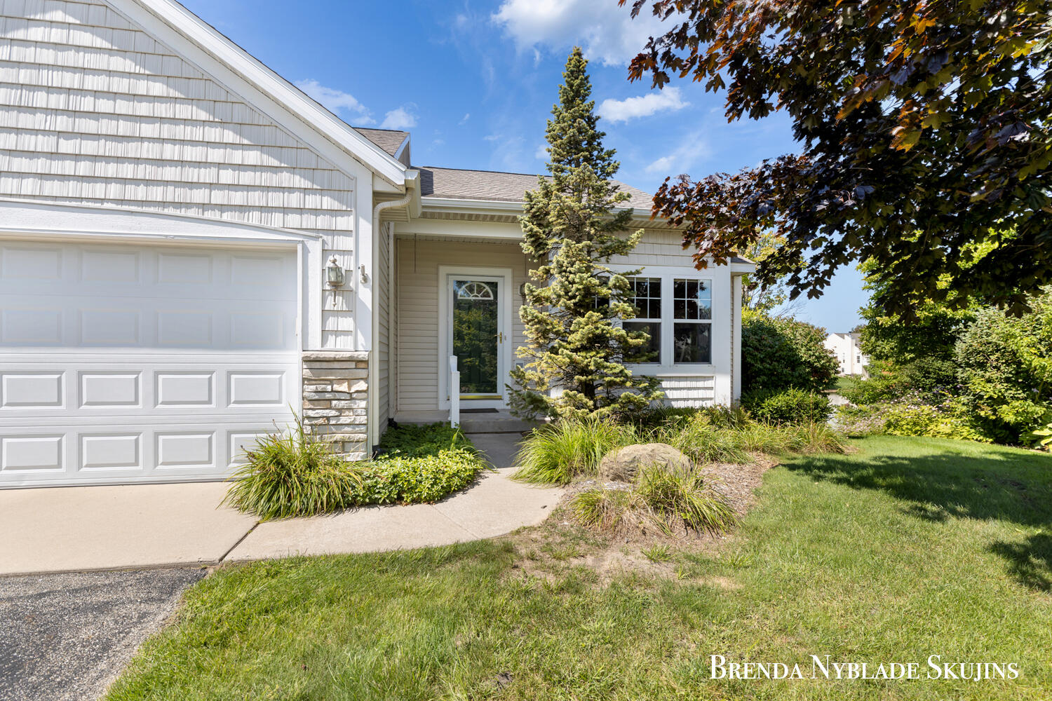 Windwater Ct, Norton Shores, MI 49444