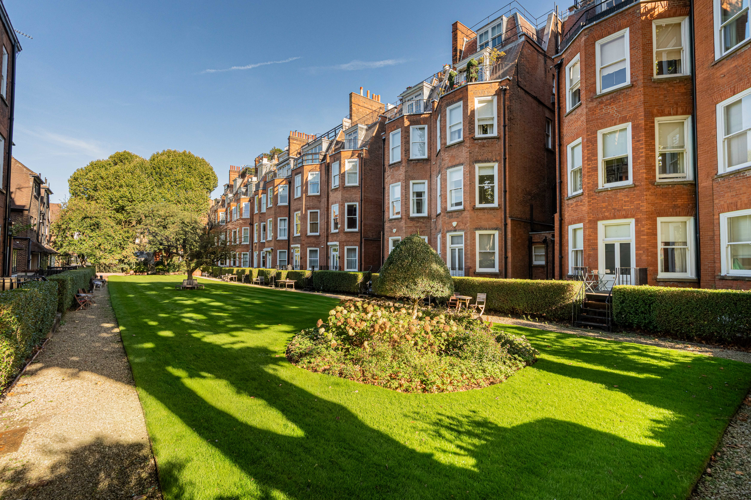  A Grand Family House Overlooking Burton Court - 物件實景