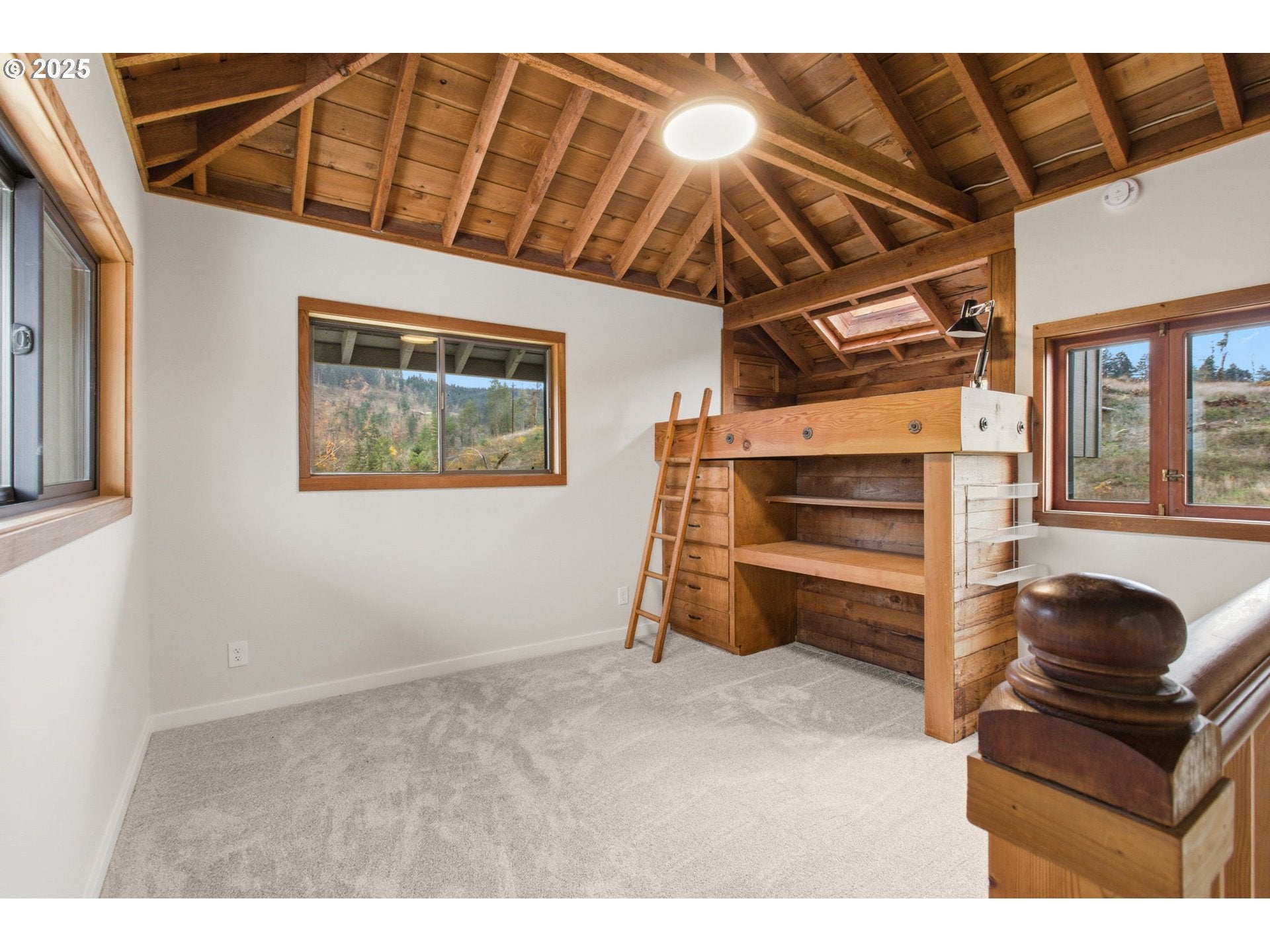 PleasantHill, Oregon, 97455, United States, 5 Bedrooms Bedrooms, ,3 BathroomsBathrooms,Residential,For Sale,1994708