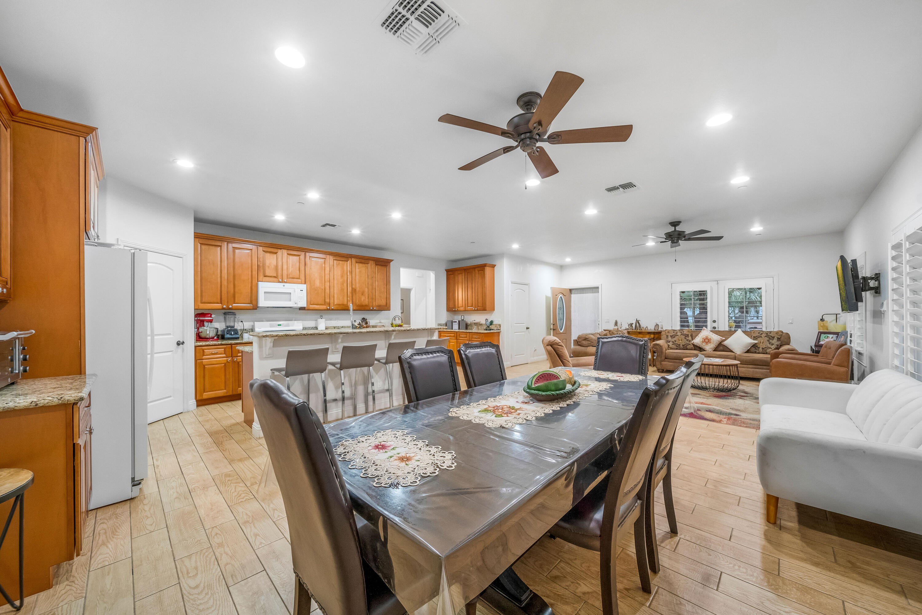 Thermal, California, 92274, United States, 3 Bedrooms Bedrooms, ,4 BathroomsBathrooms,Residential,For Sale,2006584