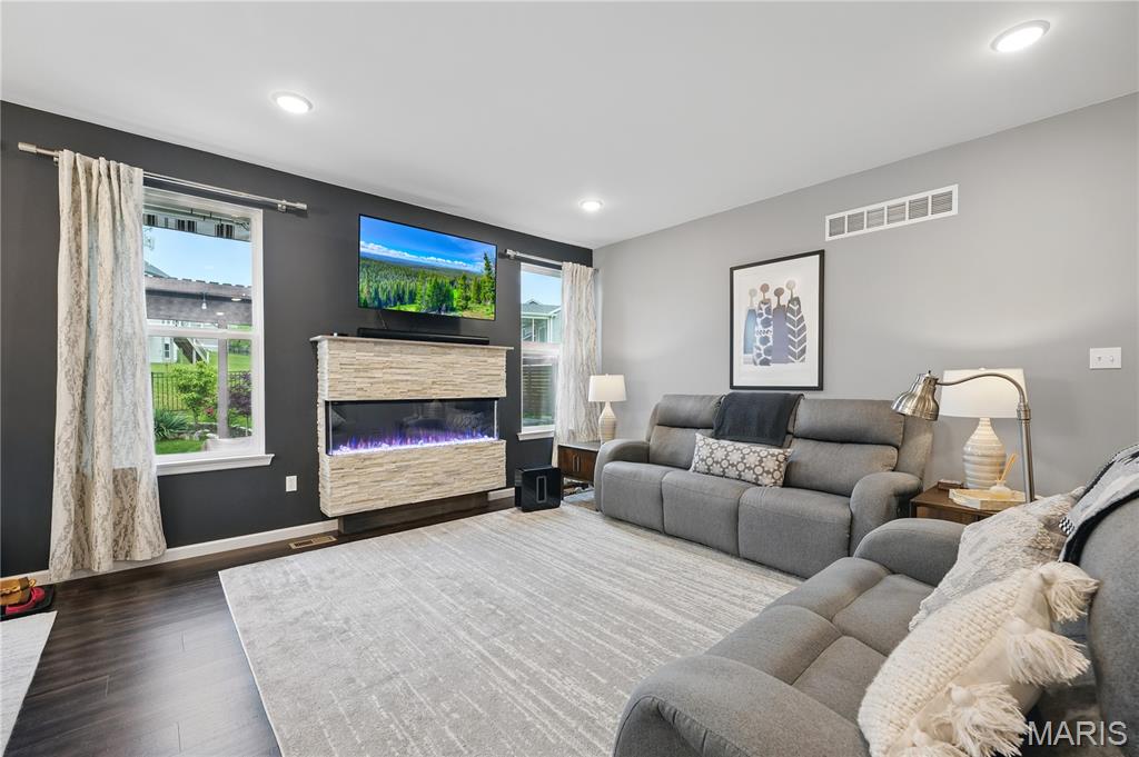 St Charles, Missouri, 63301, United States, 4 Bedrooms Bedrooms, ,3 BathroomsBathrooms,Residential,For Sale,1997020