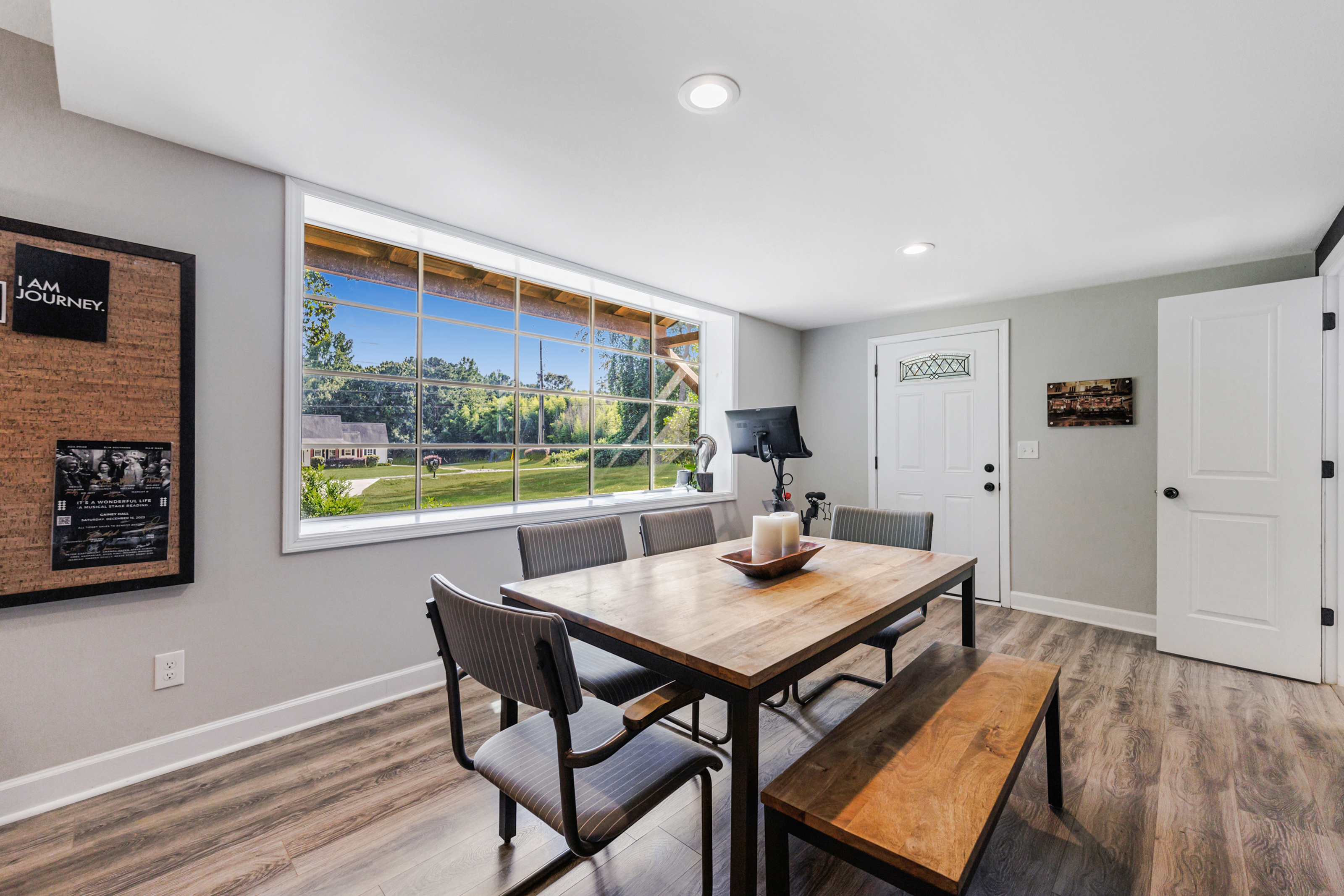  Stunning Fully Renovated Oasis on 2.4+/- Acres - 物件實景